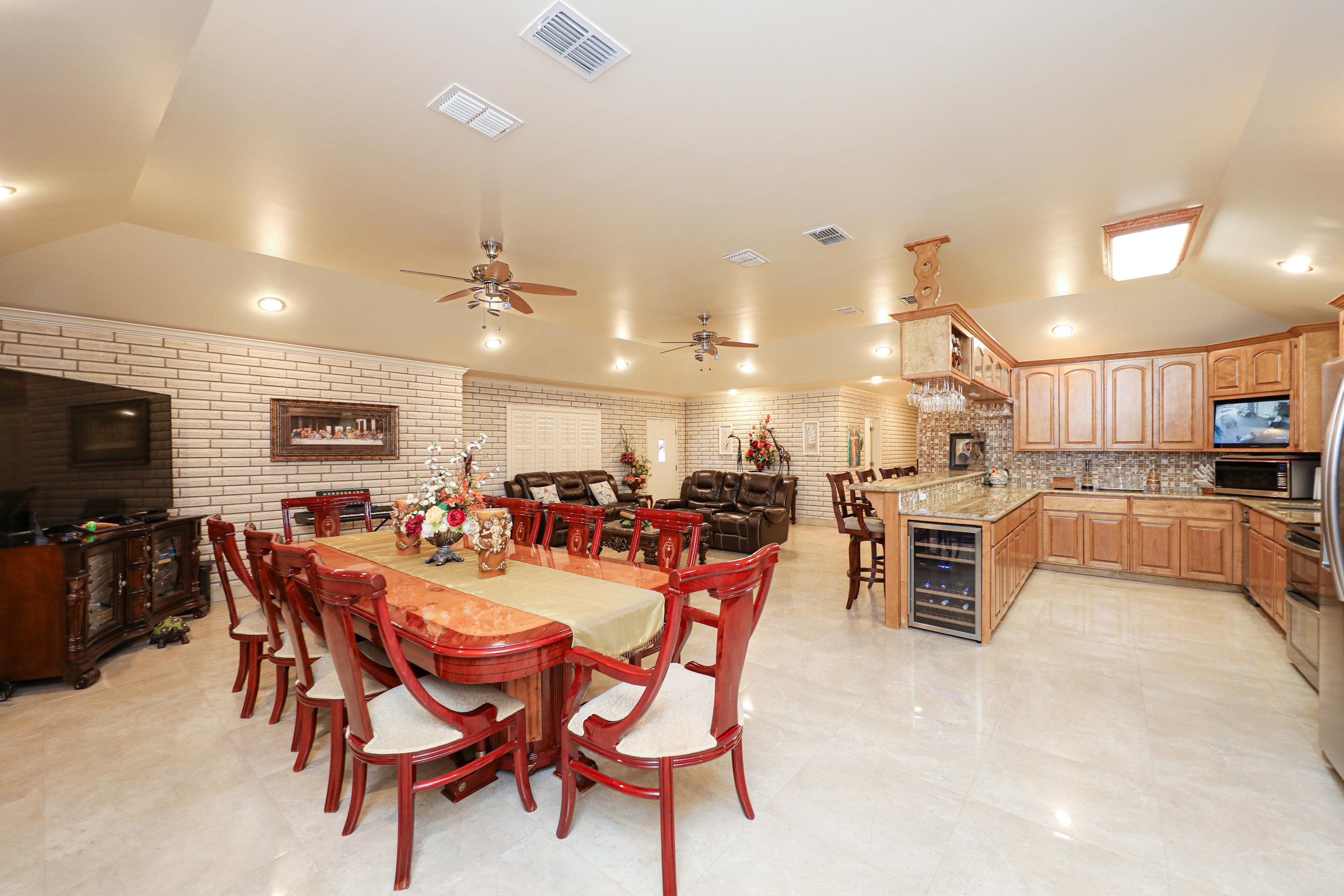 LAREDO, Texas, 78046, United States, 3 Bedrooms Bedrooms, ,4 BathroomsBathrooms,Residential,For Sale,1848774