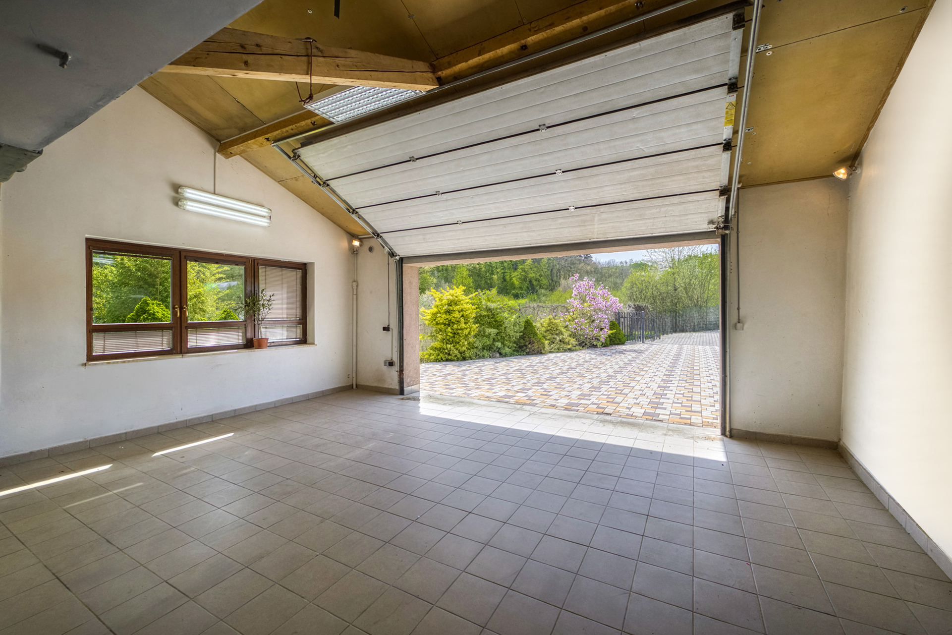  Spacious Family Residence with Guest Cottage - 物件實景