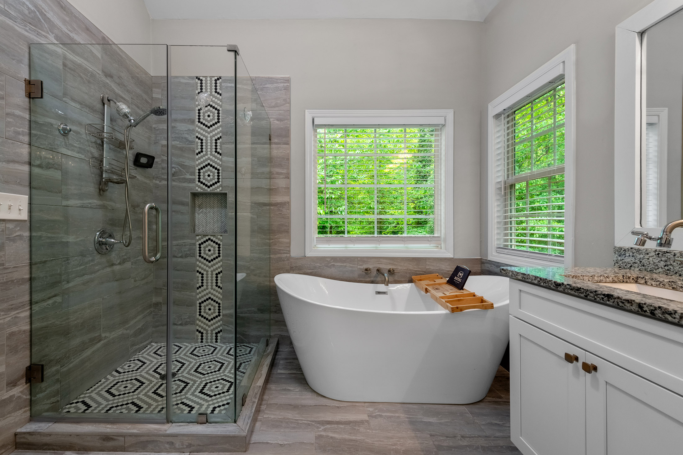  Bright Traditional with Custom Upgrades in Collier Heights - 物件實景