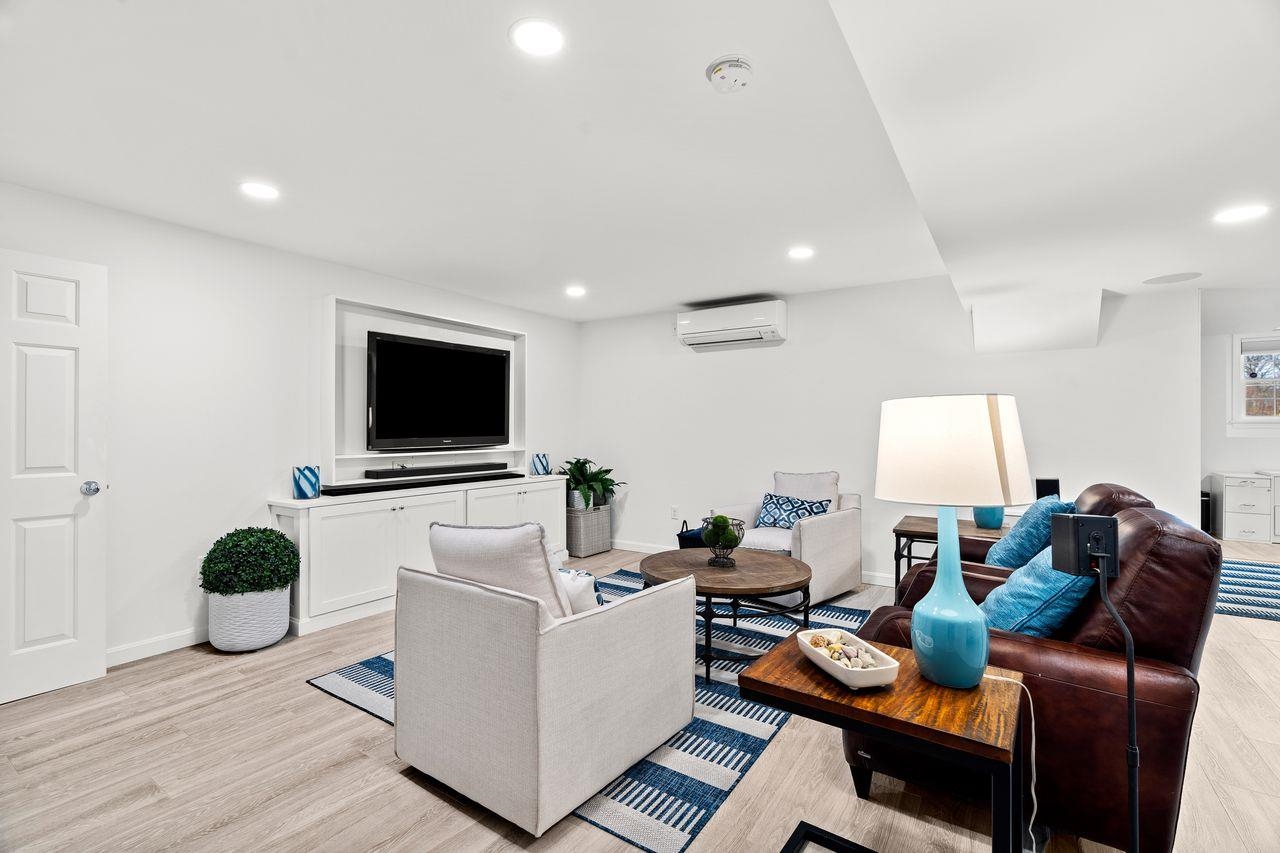 Bedford, New Hampshire, 03110, United States, 3 Bedrooms Bedrooms, ,3 BathroomsBathrooms,Residential,For Sale,1989387