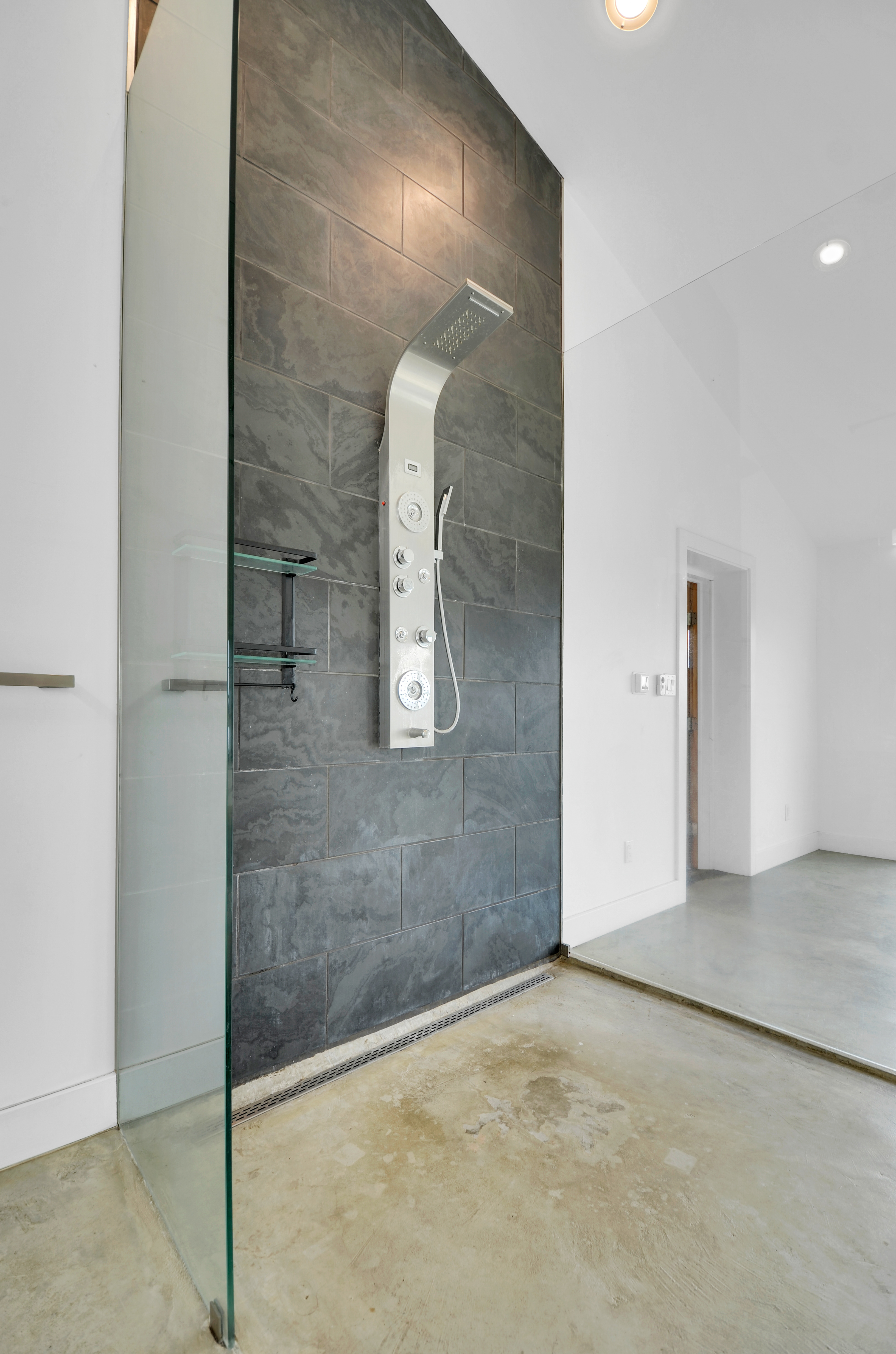 Reading, Pennsylvania, 19606, United States, 4 Bedrooms Bedrooms, ,3 BathroomsBathrooms,Residential,For Sale,1979384