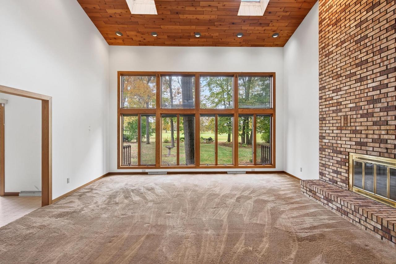 Oshkosh, Wisconsin, 54904, United States, 4 Bedrooms Bedrooms, ,3 BathroomsBathrooms,Residential,For Sale,1978045