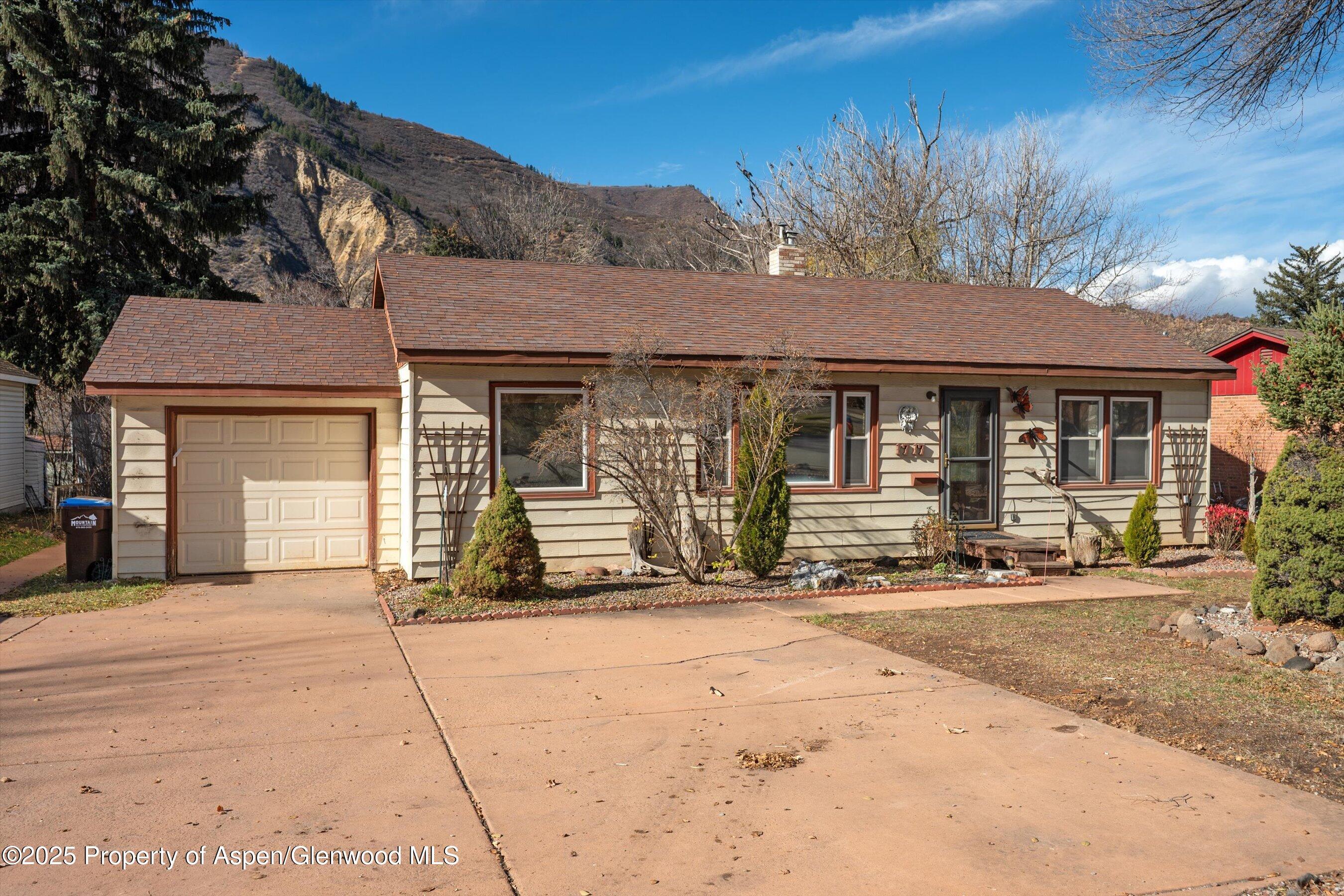 Glenwood Springs, Colorado, 81601, United States, 4 Bedrooms Bedrooms, ,2 BathroomsBathrooms,Residential,For Sale,1997060