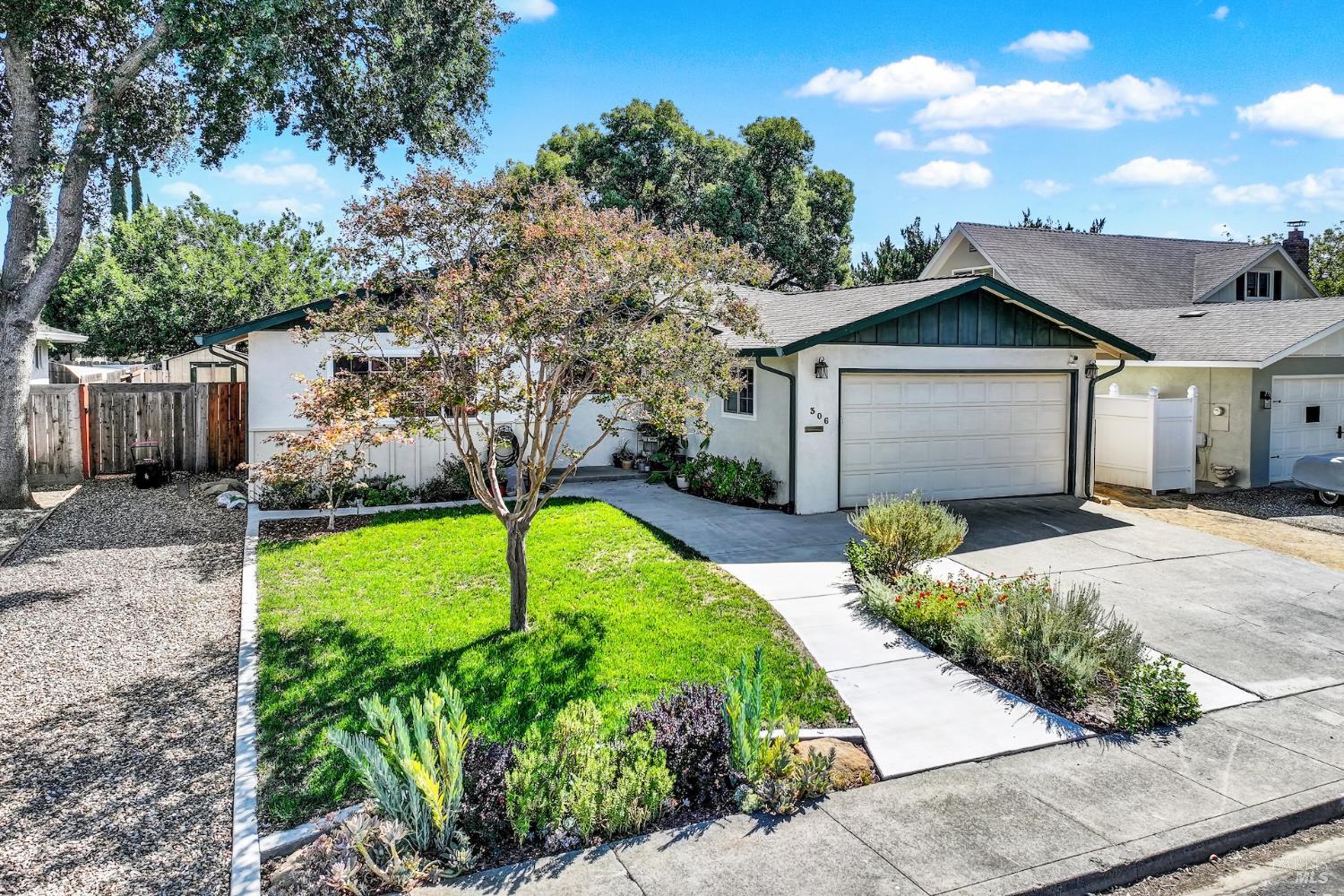 Vacaville, California, 95687, United States, 3 Bedrooms Bedrooms, ,2 BathroomsBathrooms,Residential,For Sale,1940371