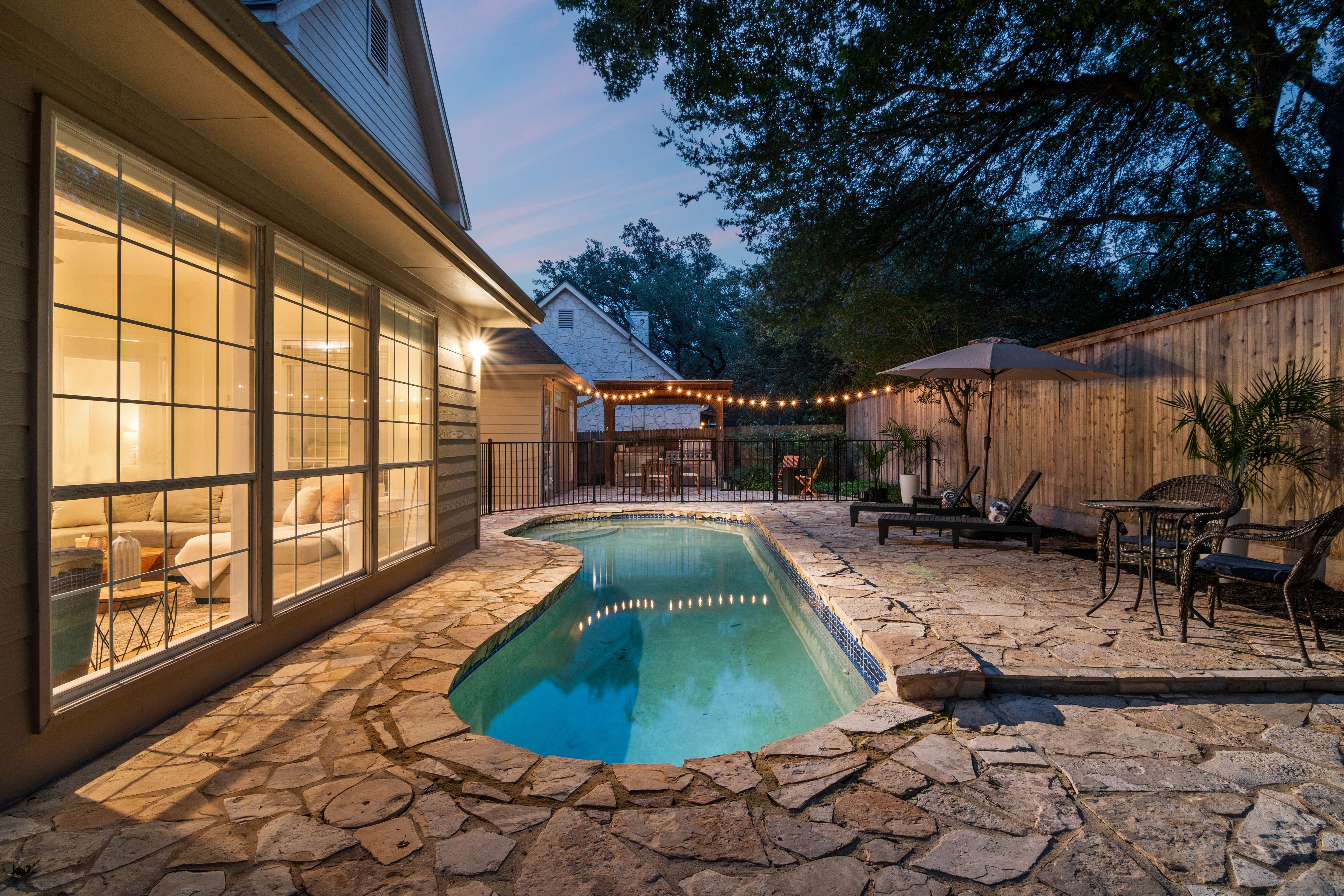  Elegant Deerfield Retreat with Resort-Style Backyard - 物件實景