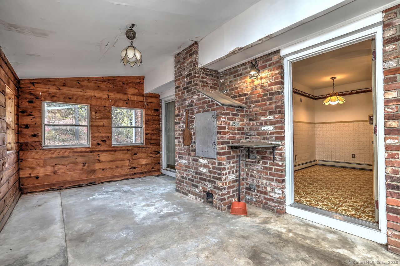 Trumbull, Connecticut, 06611, United States, 3 Bedrooms Bedrooms, ,2 BathroomsBathrooms,Residential,For Sale,1988138