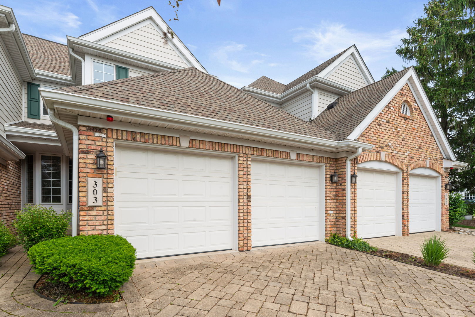 Clarendon Hills, Illinois, 60514, United States, 3 Bedrooms Bedrooms, ,4 BathroomsBathrooms,Residential,For Sale,1917316