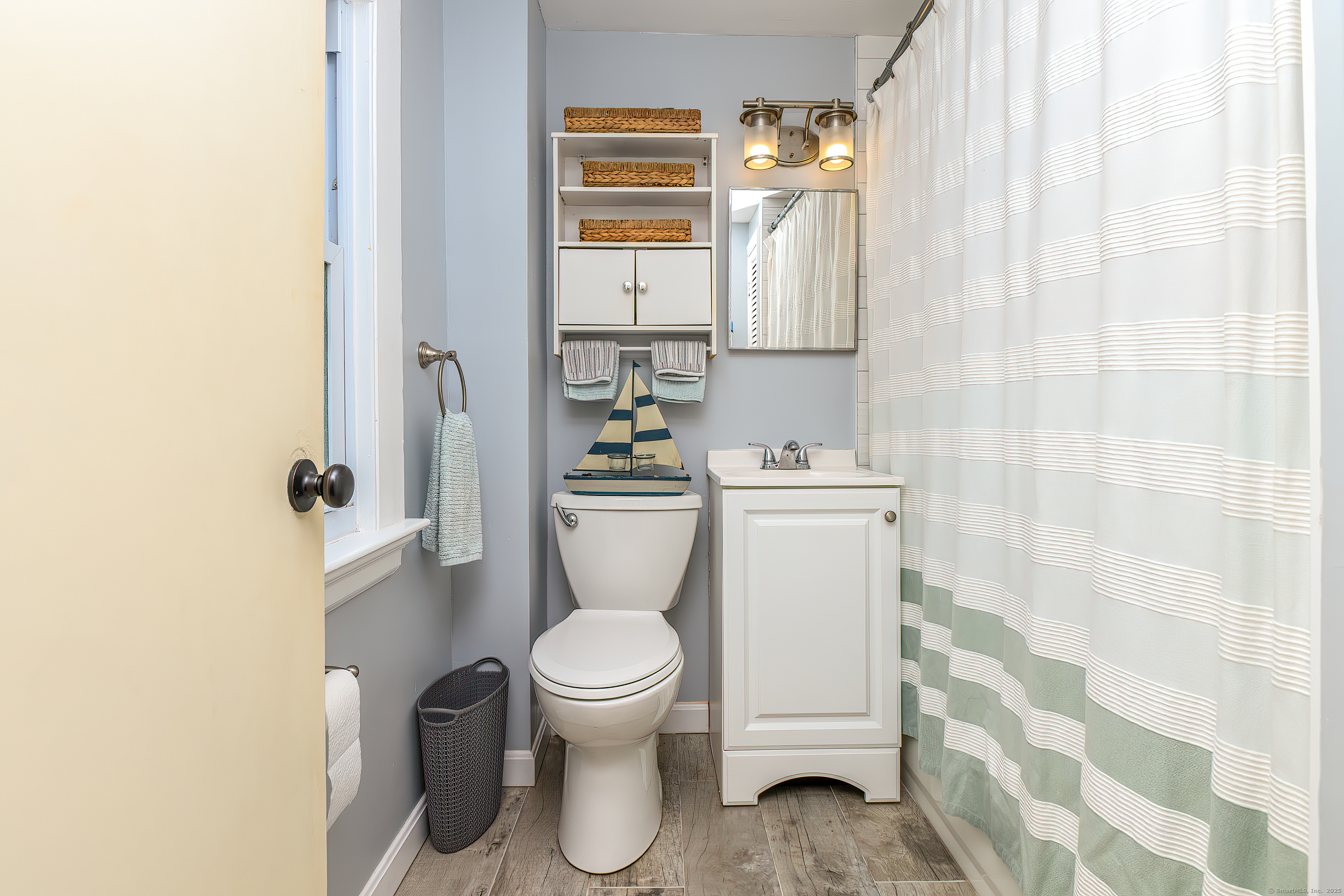 Milford, Connecticut, 06460, United States, 3 Bedrooms Bedrooms, ,2 BathroomsBathrooms,Residential,For Sale,1942157