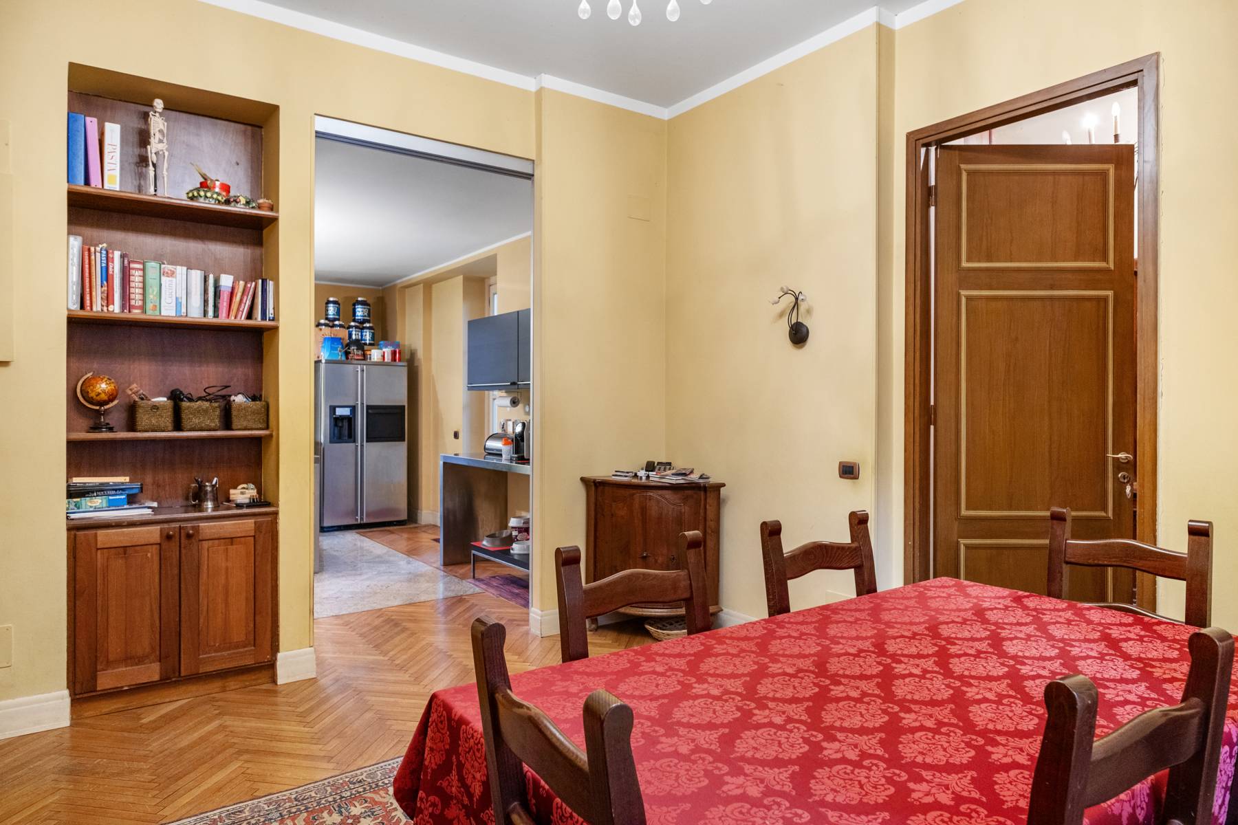 Varese, Varese, 21100, IT, 8 Bedrooms Bedrooms, ,8 BathroomsBathrooms,Residential,For Sale,1796784