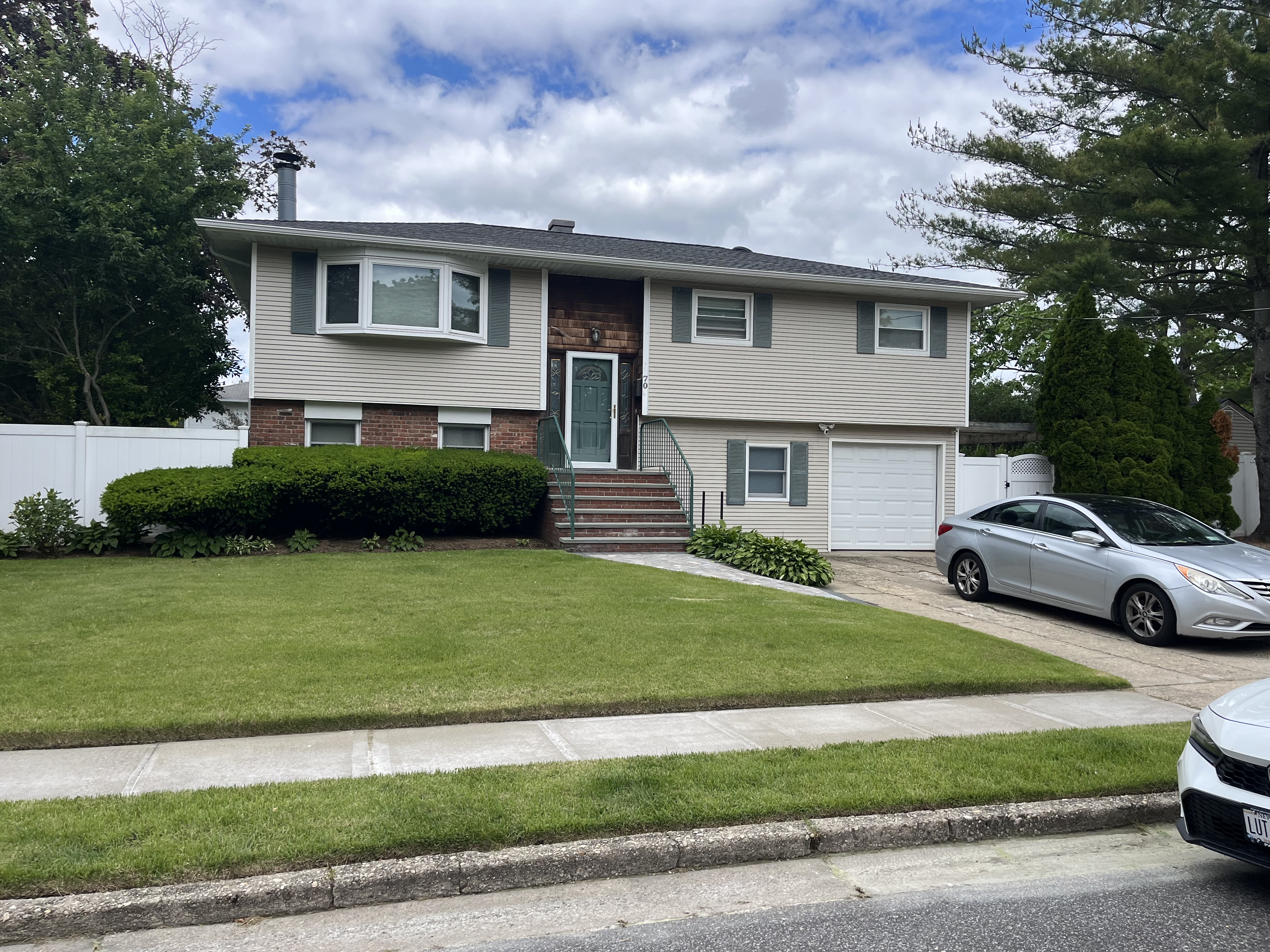 North Babylon, New York, 11703, United States, 4 Bedrooms Bedrooms, ,2 BathroomsBathrooms,Residential,For Sale,1866657