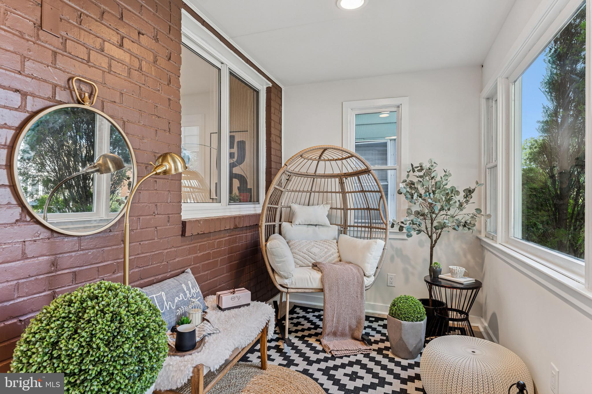 Alexandria, Virginia, 22305, United States, 2 Bedrooms Bedrooms, ,2 BathroomsBathrooms,Residential,For Sale,1974640