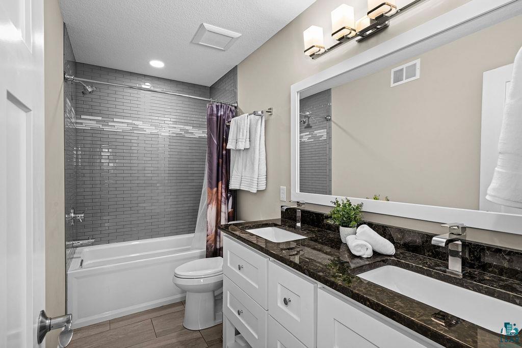 Duluth, Minnesota, 55804, United States, 4 Bedrooms Bedrooms, ,2 BathroomsBathrooms,Residential,For Sale,2048630