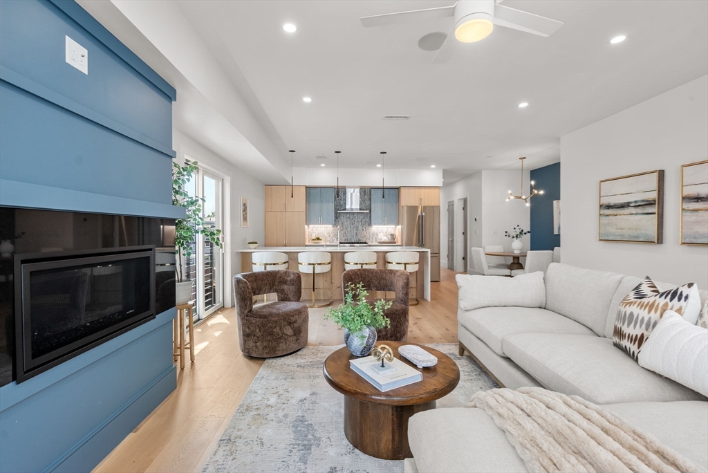 Boston, Massachusetts, 02127, United States, 2 Bedrooms Bedrooms, ,2 BathroomsBathrooms,Residential,For Sale,1951158
