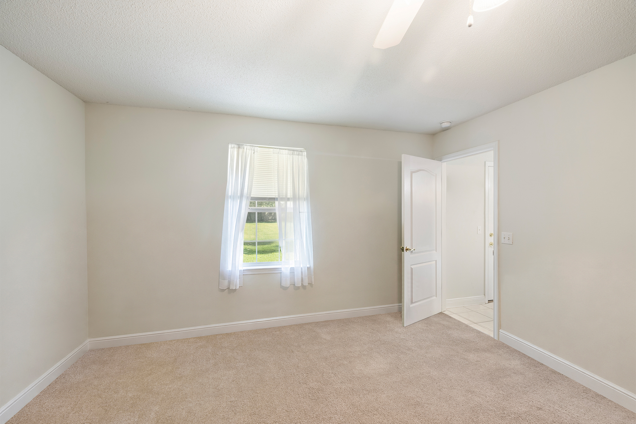  Move-In Ready Home on Nearly an Acre - 物件實景