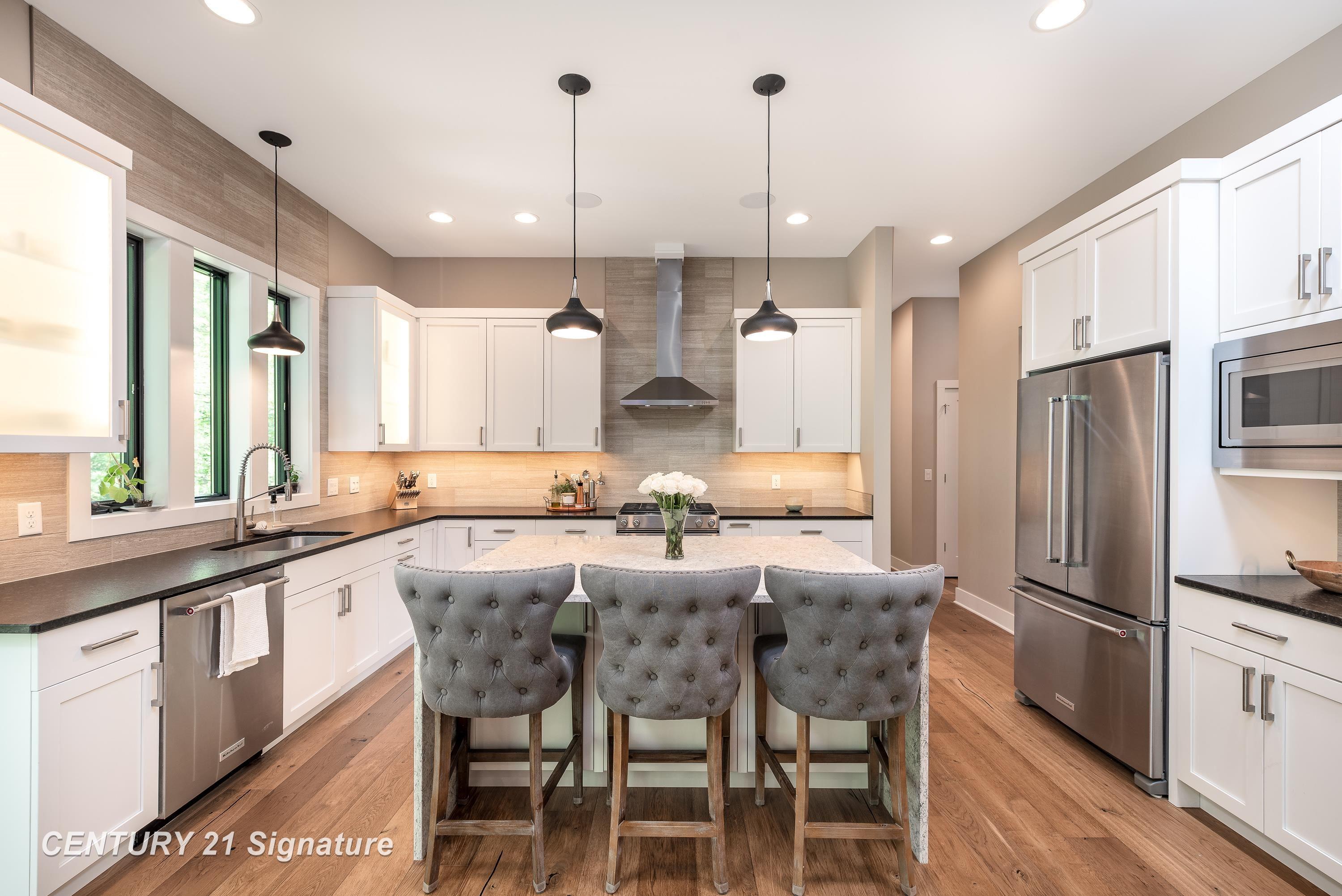 Midland, Michigan, 48642, United States, 4 Bedrooms Bedrooms, ,5 BathroomsBathrooms,Residential,For Sale,1975618