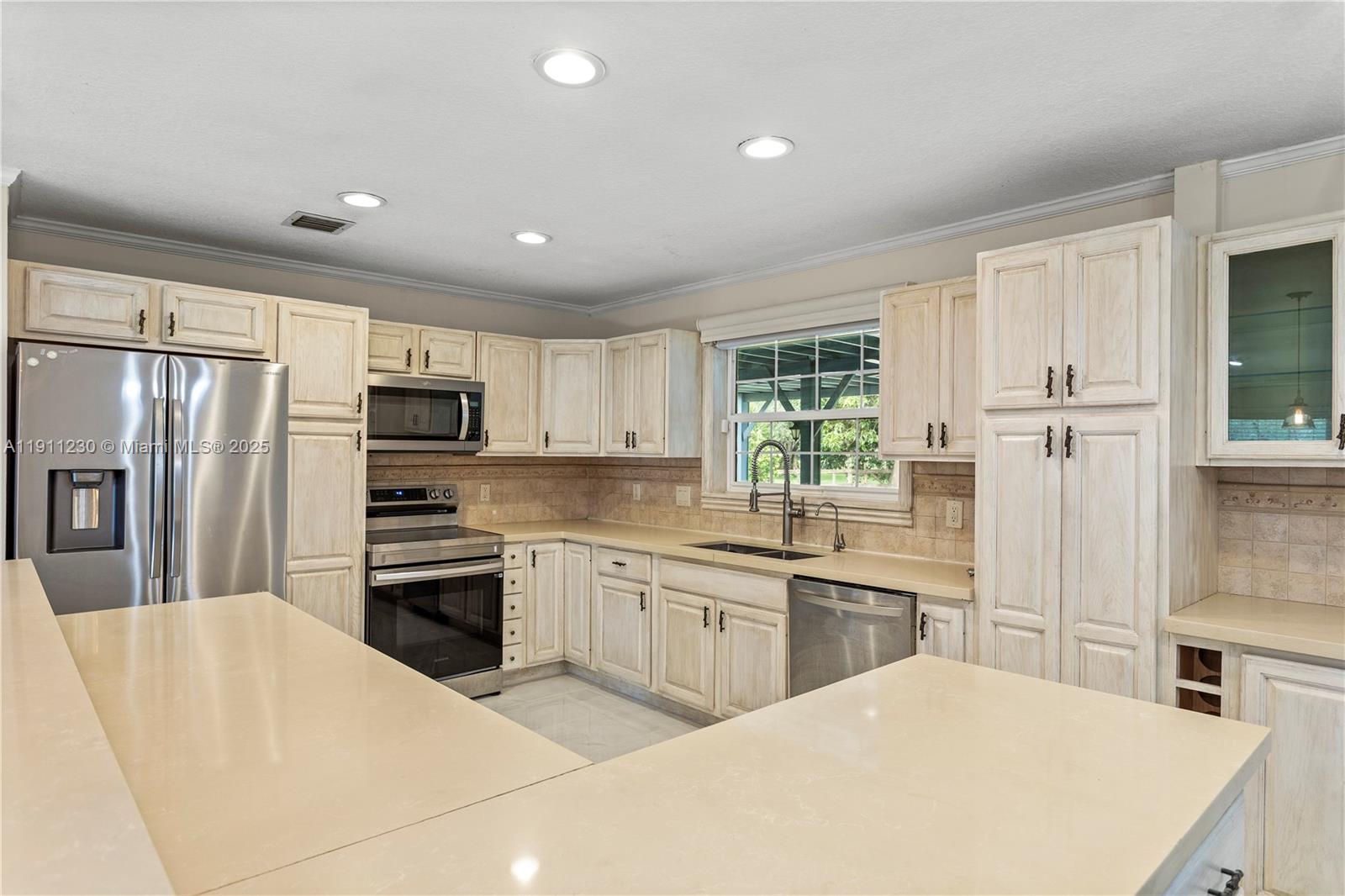 Davie, Florida, 33325, United States, 4 Bedrooms Bedrooms, ,3 BathroomsBathrooms,Residential,For Sale,1990882