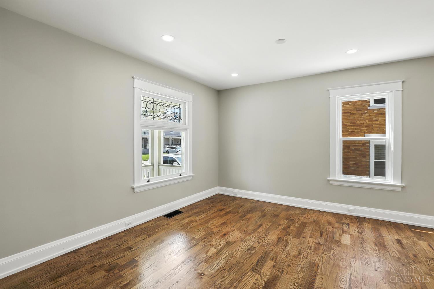 Cincinnati, Ohio, 45209, United States, 3 Bedrooms Bedrooms, ,3 BathroomsBathrooms,Residential,For Sale,1908402