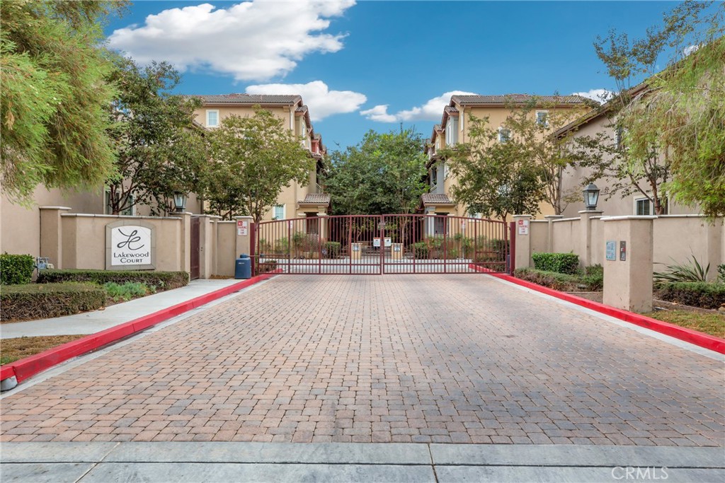 Lakewood, California, 90715, United States, 3 Bedrooms Bedrooms, ,4 BathroomsBathrooms,Residential,For Sale,1860565