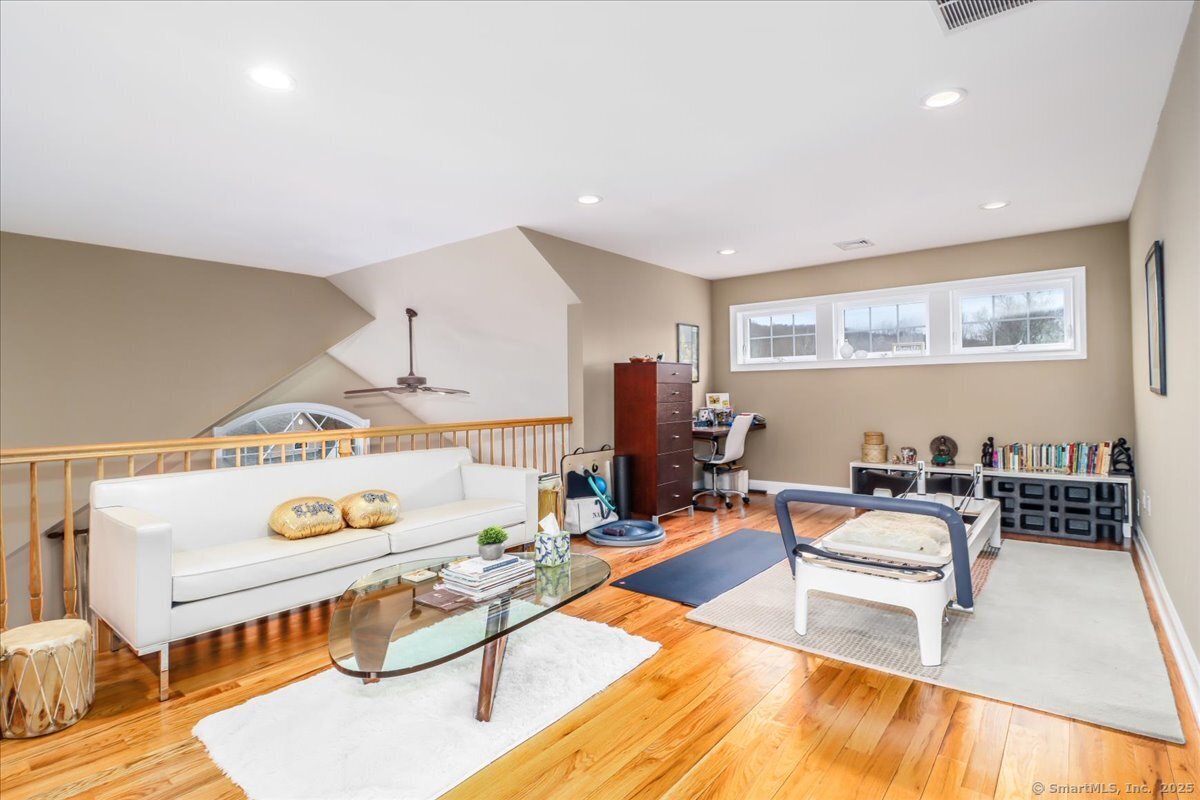 New Milford, Connecticut, 06776, United States, 2 Bedrooms Bedrooms, ,4 BathroomsBathrooms,Residential,For Sale,1938812
