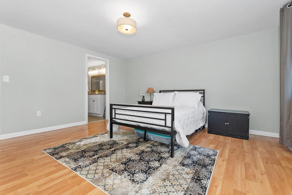 Medford, Massachusetts, 02155, United States, 2 Bedrooms Bedrooms, ,2 BathroomsBathrooms,Residential,For Sale,1939761