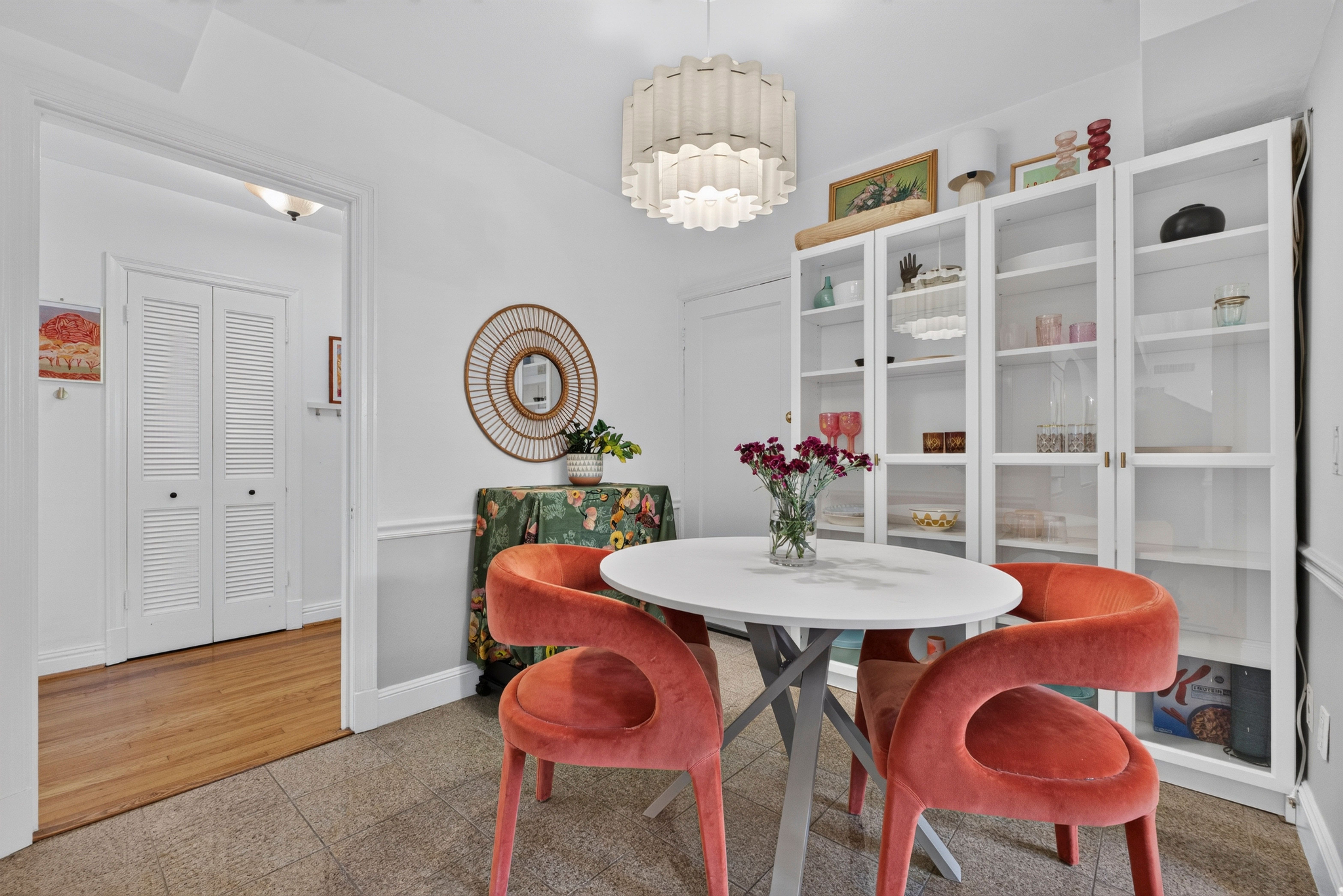  Spacious, Modern, and Move-In Ready Main Floor Condo - 物件實景