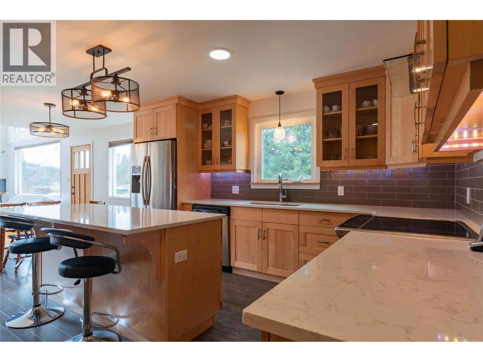 APPLEDALE, British Columbia, V0G 2J0, CA, 5 Bedrooms Bedrooms, ,2 BathroomsBathrooms,Residential,For Sale,1946998