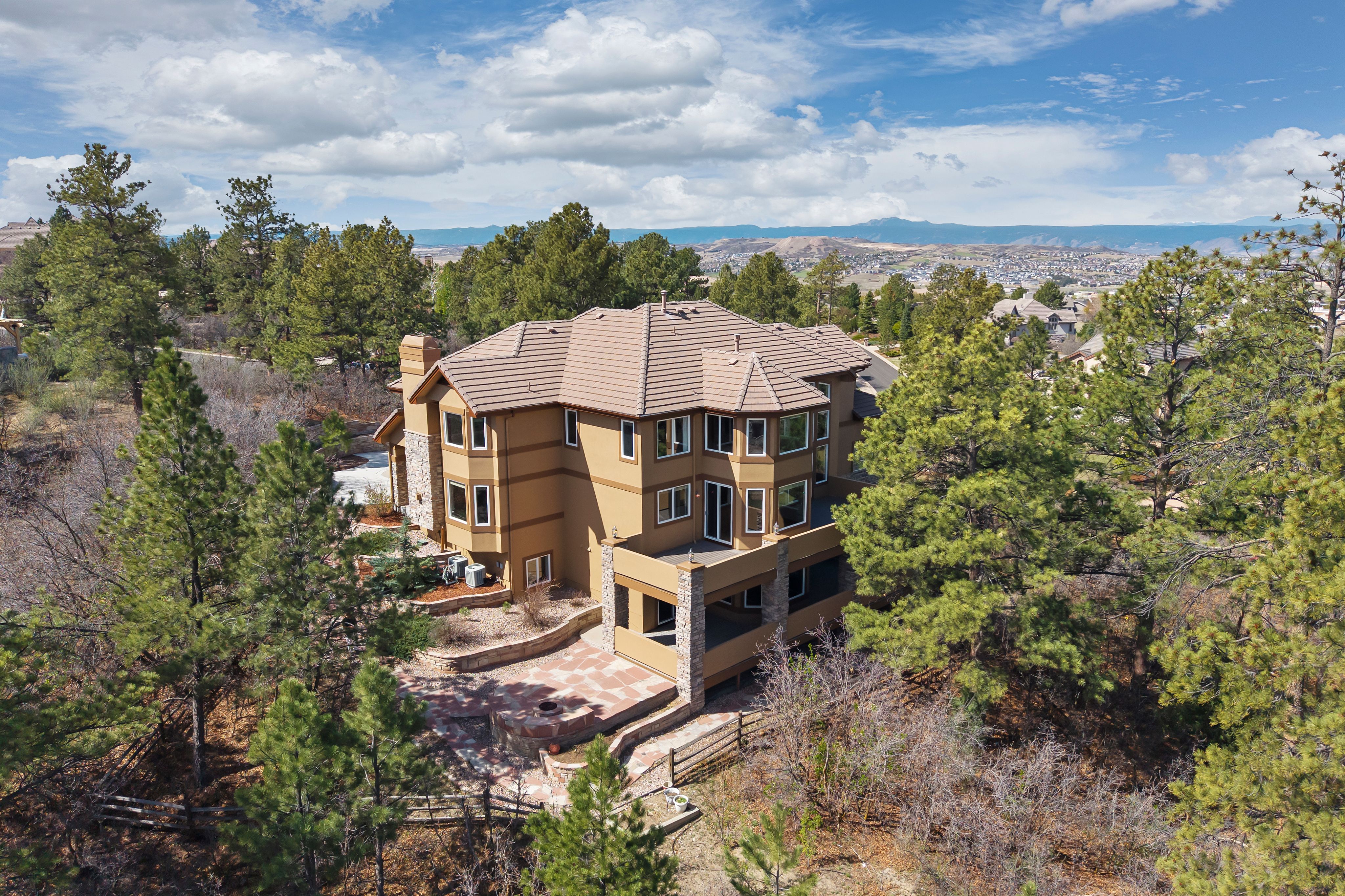  Located on a private 1-acre home site - 物件實景