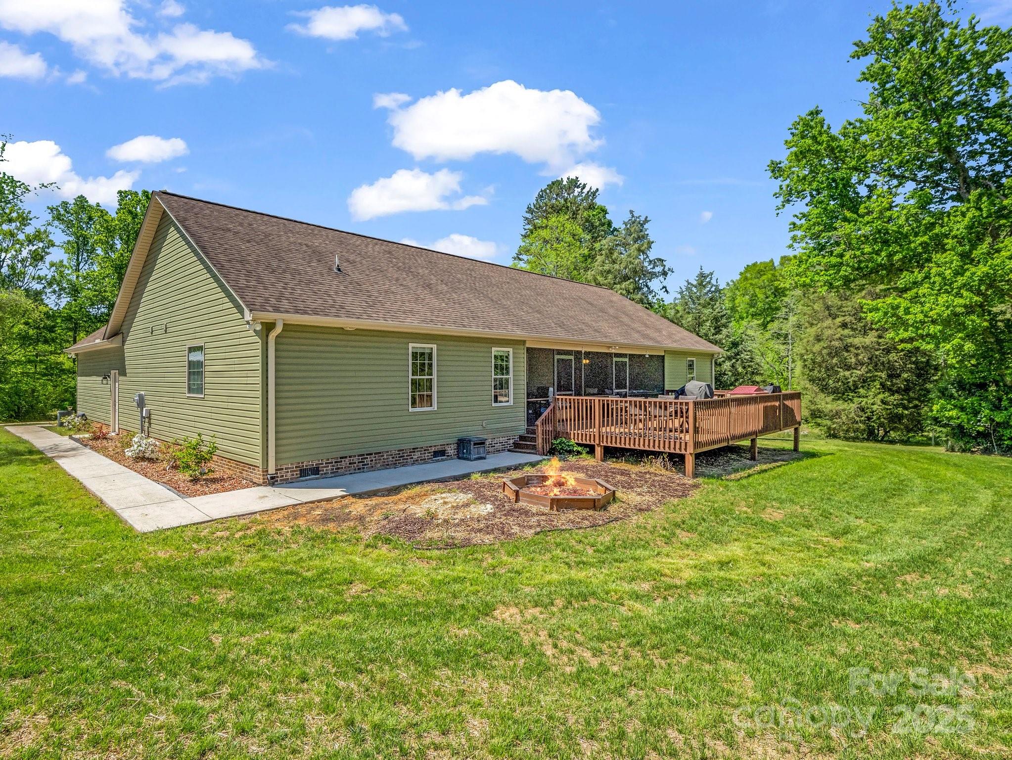 Lincolnton, North Carolina, 28092, United States, 3 Bedrooms Bedrooms, ,3 BathroomsBathrooms,Residential,For Sale,2005989