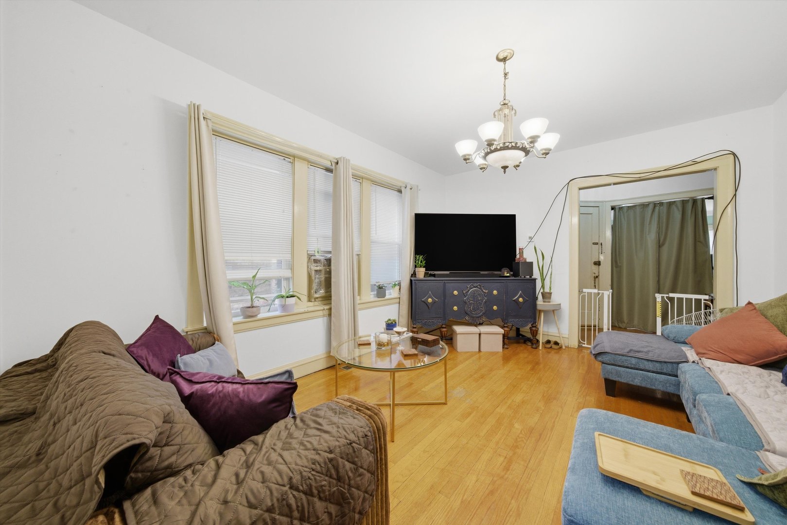 Chicago, Illinois, 60659, United States, 9 Bedrooms Bedrooms, ,Residential,For Sale,2040474