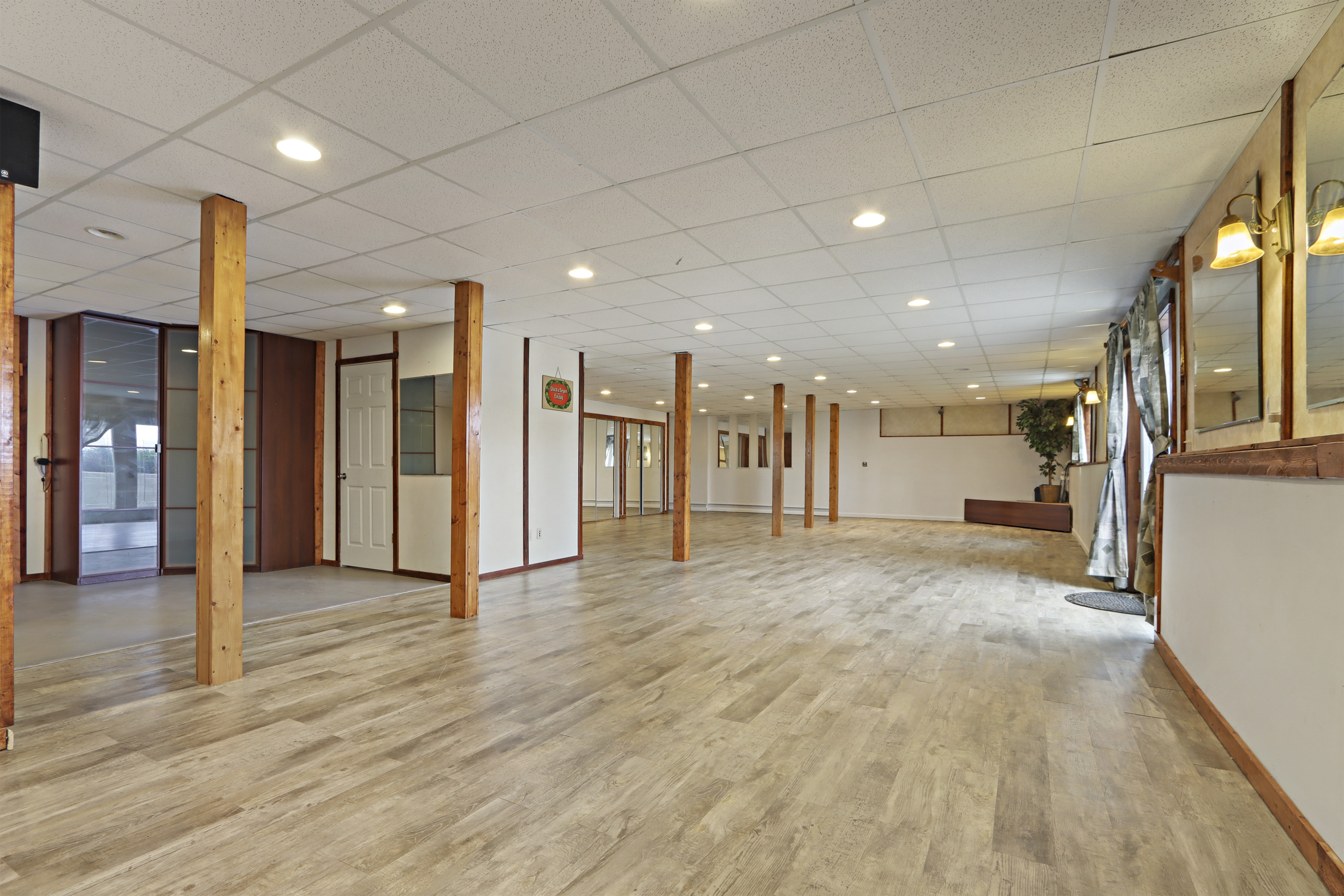  Gracious Lake Como Waterfront Retreat with Proven Rental Income - 物件實景