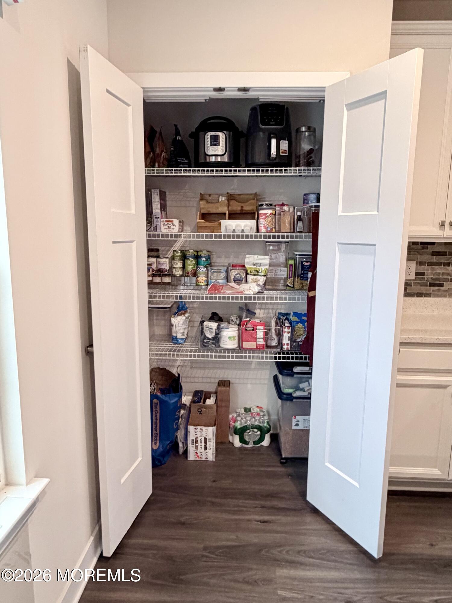 Parlin, New Jersey, 08859, United States, 3 Bedrooms Bedrooms, ,3 BathroomsBathrooms,Residential,For Sale,2010964