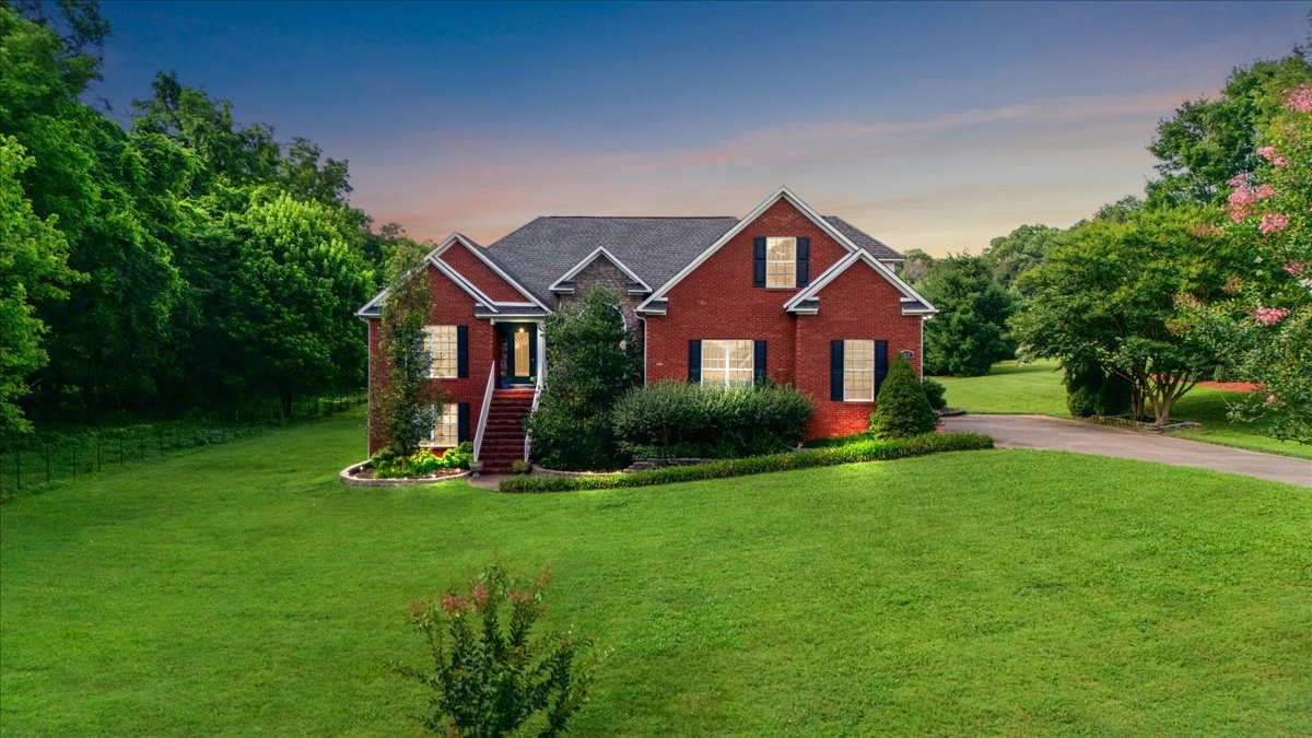 Columbia, Tennessee, 38401, United States, 4 Bedrooms Bedrooms, ,3 BathroomsBathrooms,Residential,For Sale,1897603