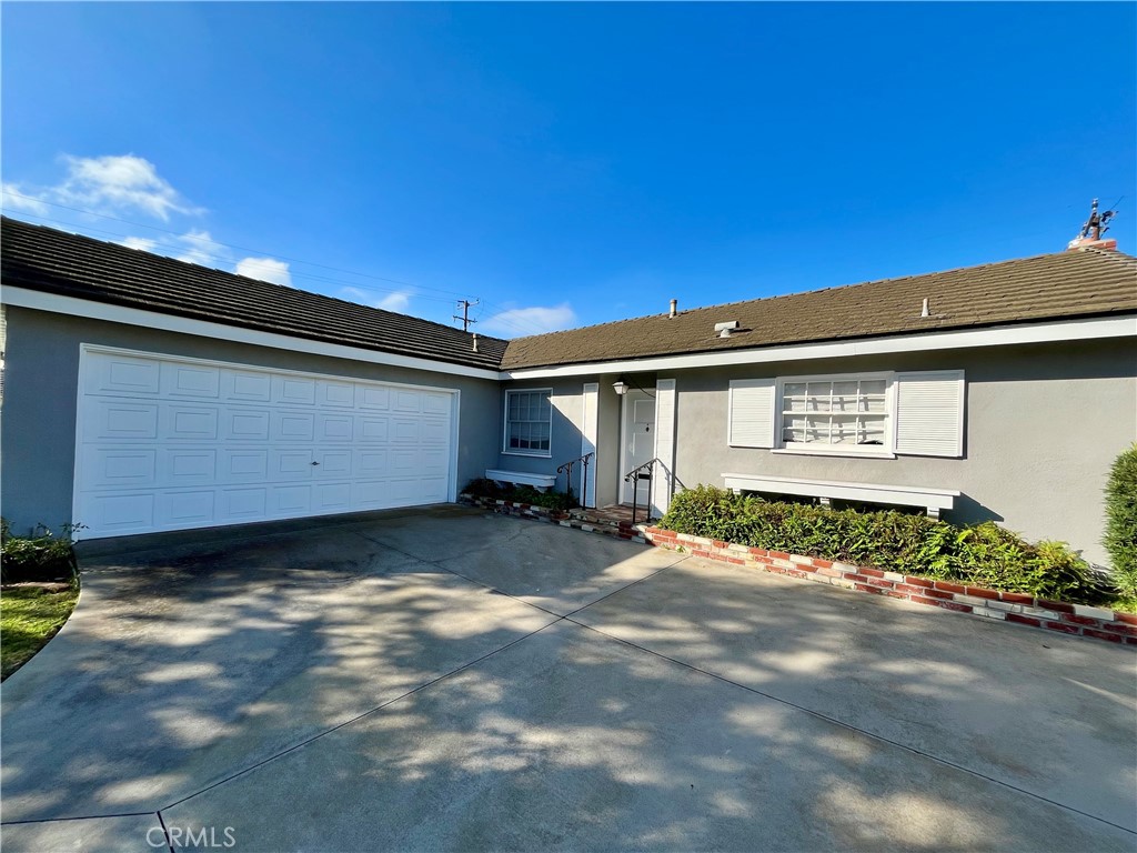 Huntington Beach, California, 92649, United States, 4 Bedrooms Bedrooms, ,2 BathroomsBathrooms,Residential,For Sale,1989631