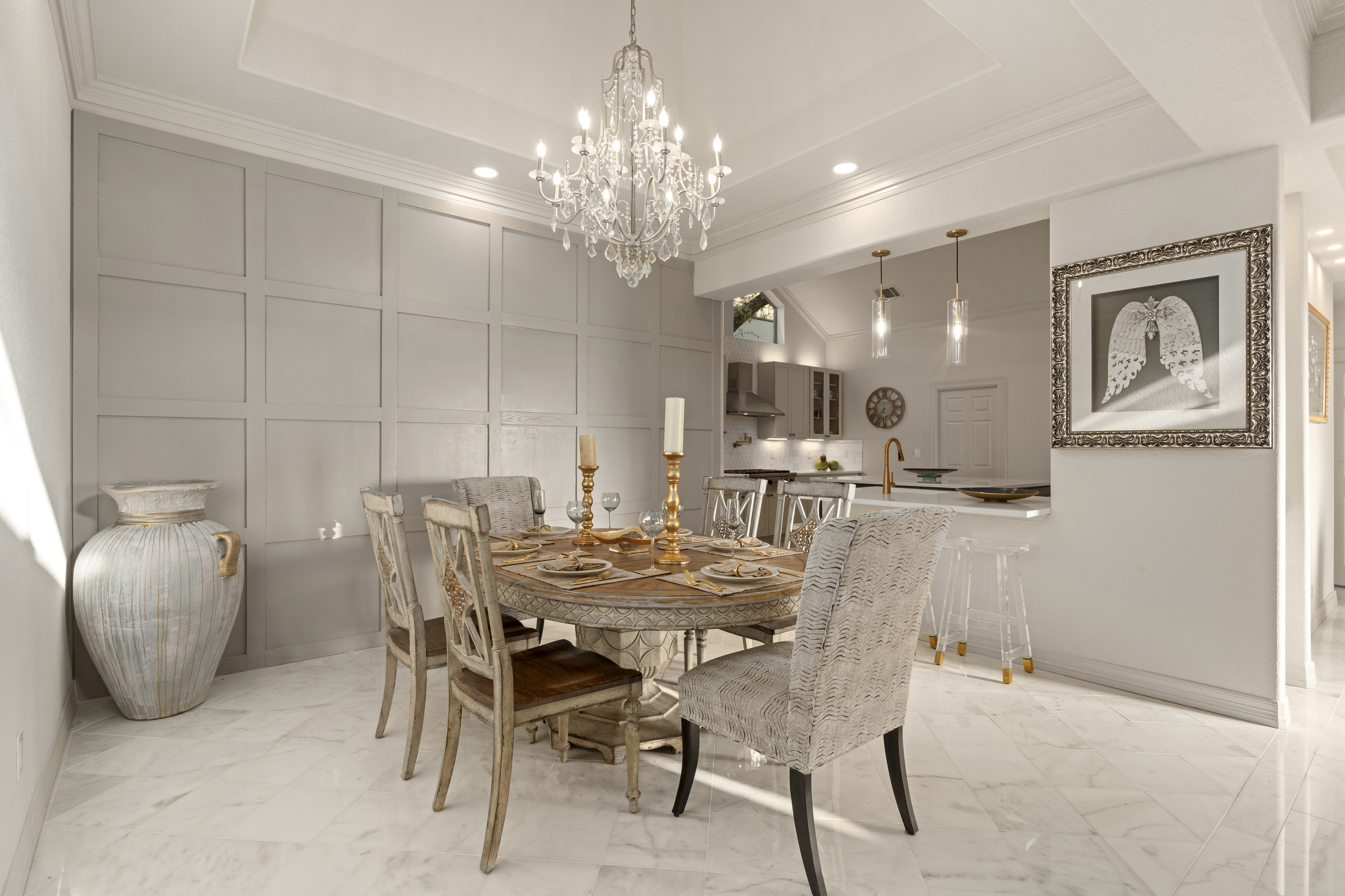  Updated Home with Captivating Interior Features - 物件實景