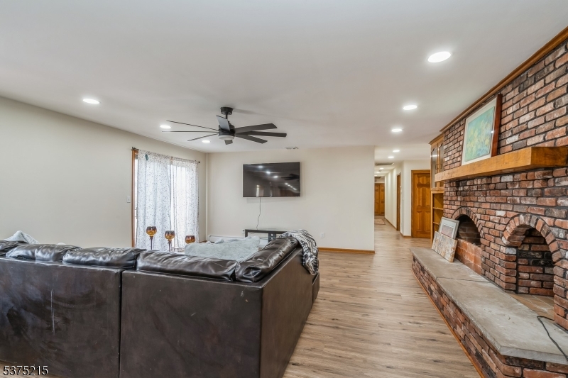 Raritan Twp., New Jersey, 08822, United States, 5 Bedrooms Bedrooms, ,3 BathroomsBathrooms,Residential,For Sale,1908572
