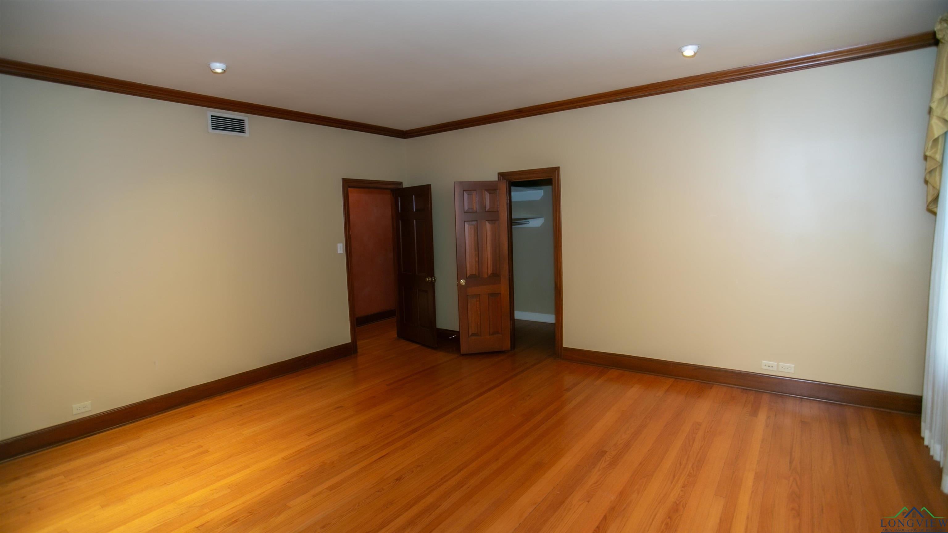 Marshall, Texas, 75670, United States, 5 Bedrooms Bedrooms, ,5 BathroomsBathrooms,Residential,For Sale,1943328