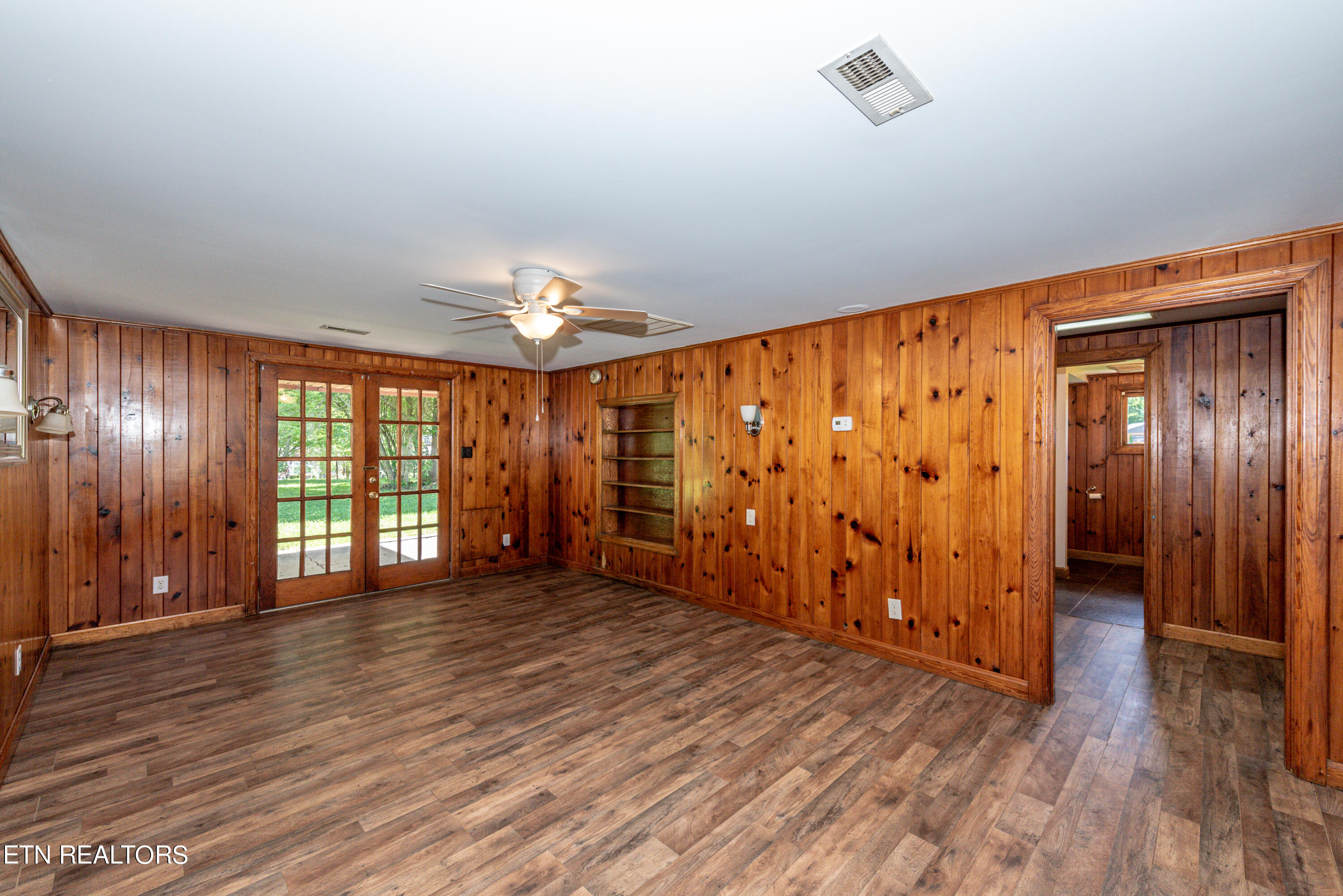 Townsend, Tennessee, 37882, United States, 3 Bedrooms Bedrooms, ,2 BathroomsBathrooms,Residential,For Sale,1984041