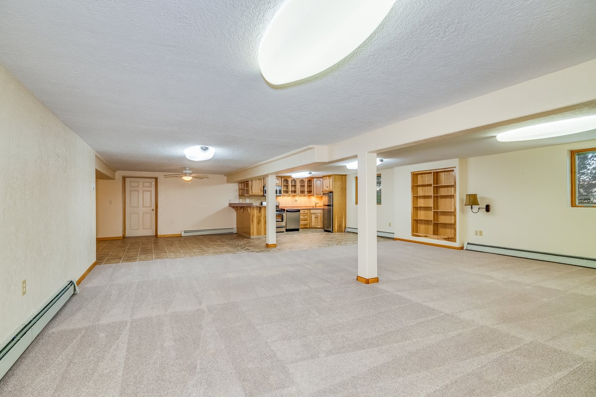 Cheyenne, Wyoming, 82009, United States, 5 Bedrooms Bedrooms, ,3 BathroomsBathrooms,Residential,For Sale,1981305