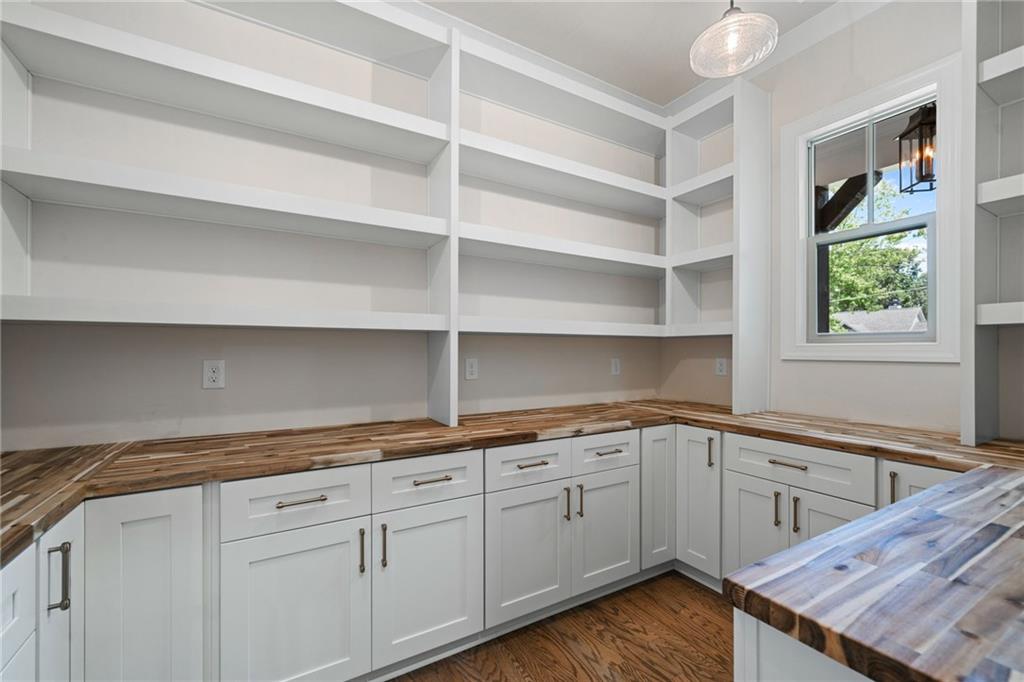 Gainesville, Georgia, 30506, United States, 4 Bedrooms Bedrooms, ,5 BathroomsBathrooms,Residential,For Sale,2008564