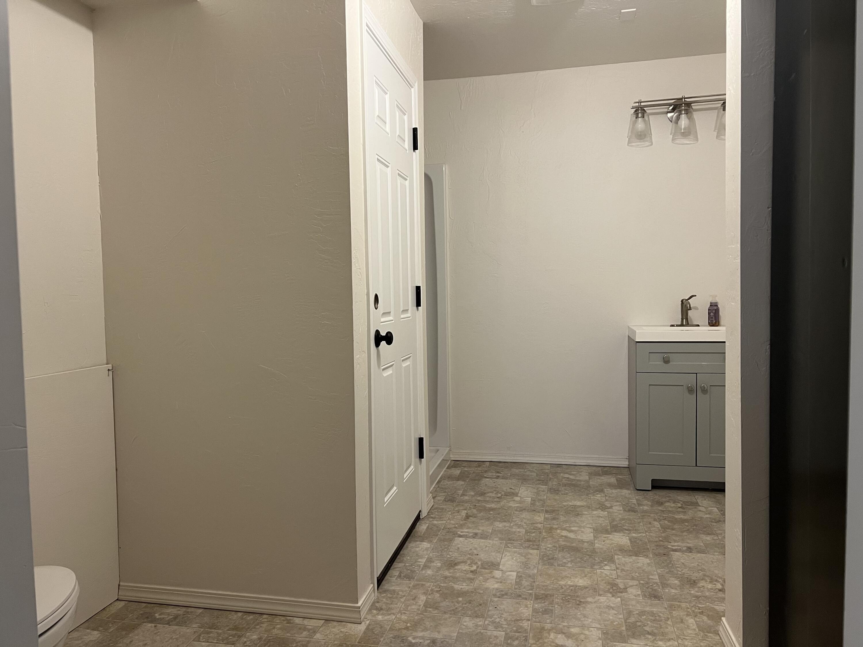 Grants Pass, Oregon, 97526, United States, 5 Bedrooms Bedrooms, ,4 BathroomsBathrooms,Residential,For Sale,1980751