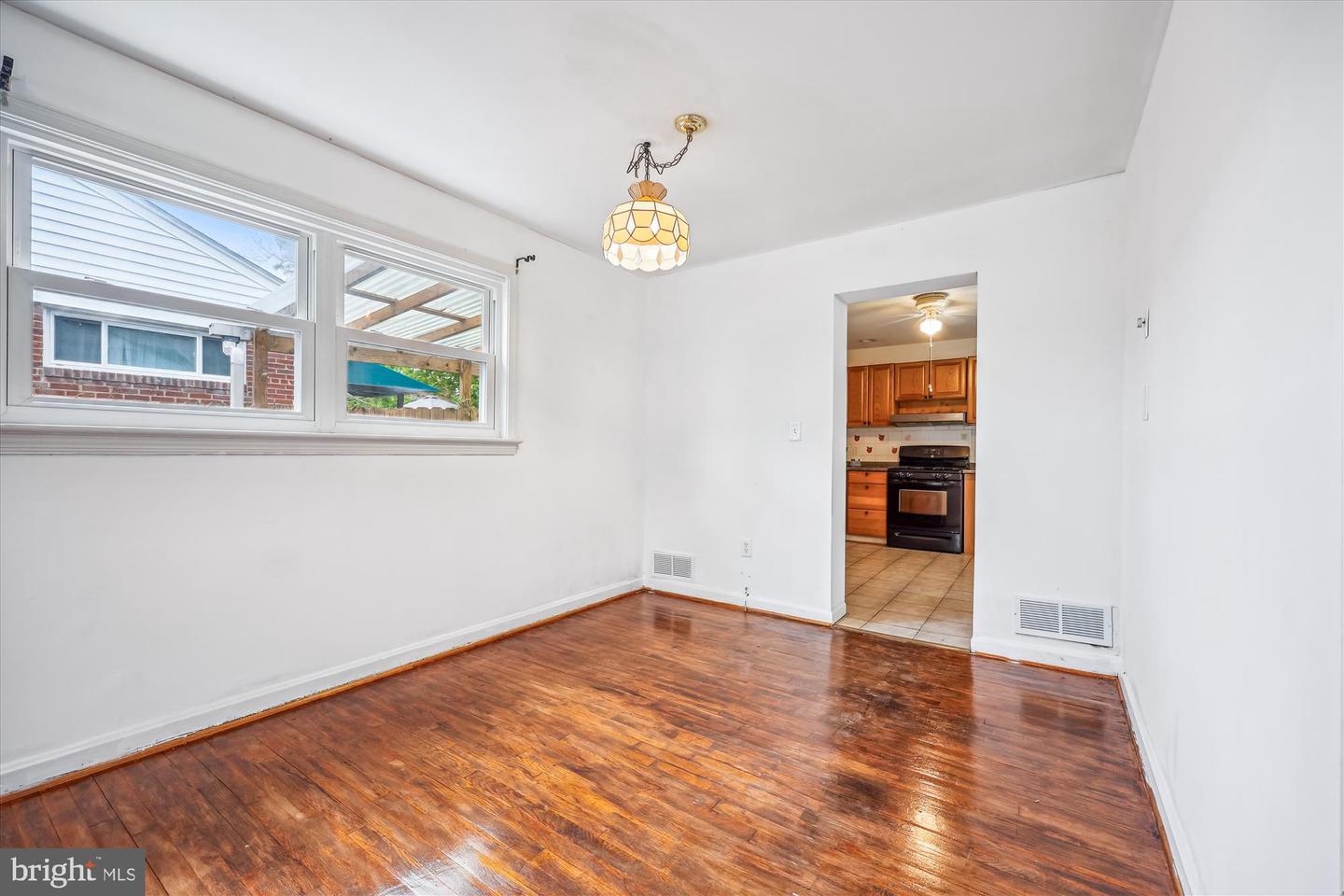 Silver Spring, Maryland, 20903, United States, 4 Bedrooms Bedrooms, ,2 BathroomsBathrooms,Residential,For Sale,1906591