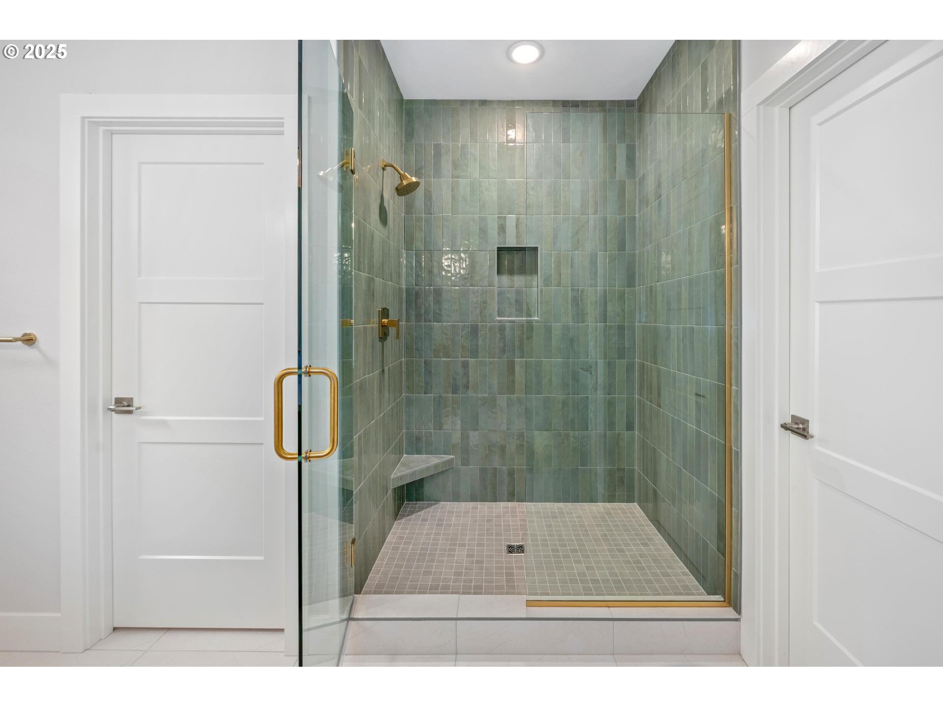 Portland, Oregon, 97219, United States, 3 Bedrooms Bedrooms, ,3 BathroomsBathrooms,Residential,For Sale,1998878