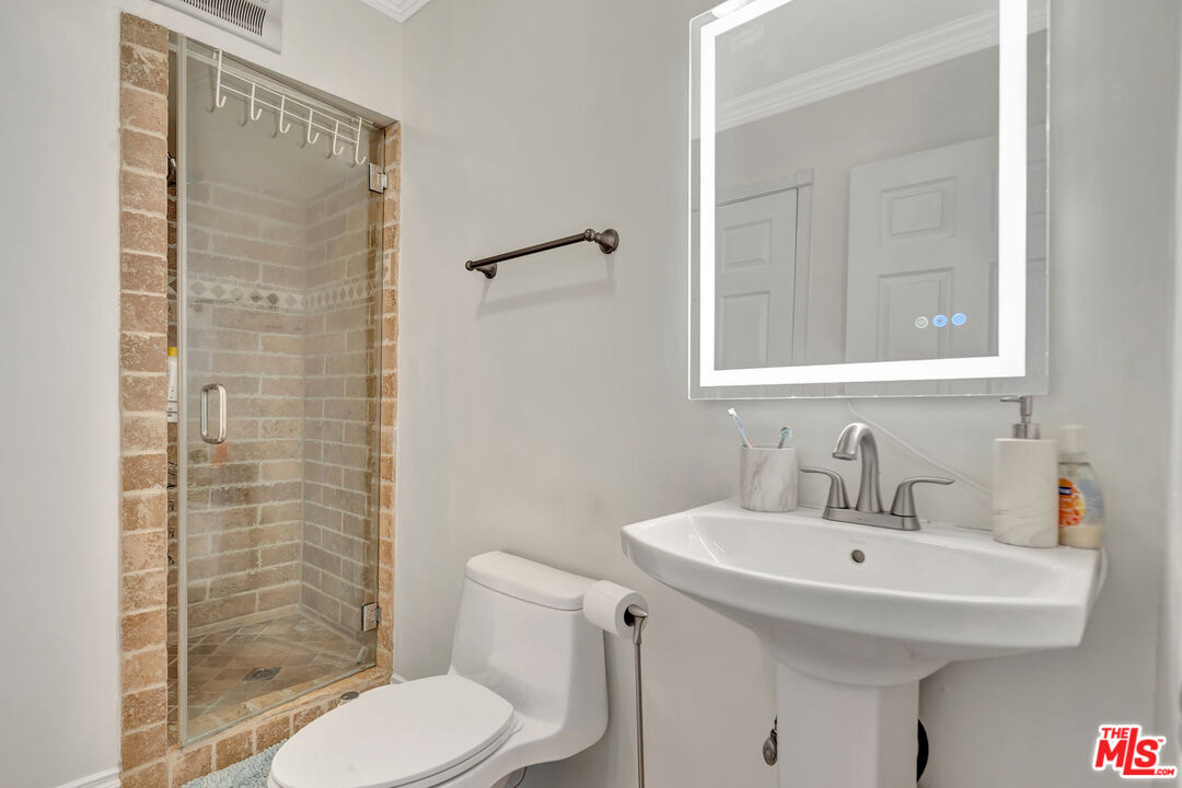 Encino, California, 91436, United States, 2 Bedrooms Bedrooms, ,2 BathroomsBathrooms,Residential,For Sale,1901269