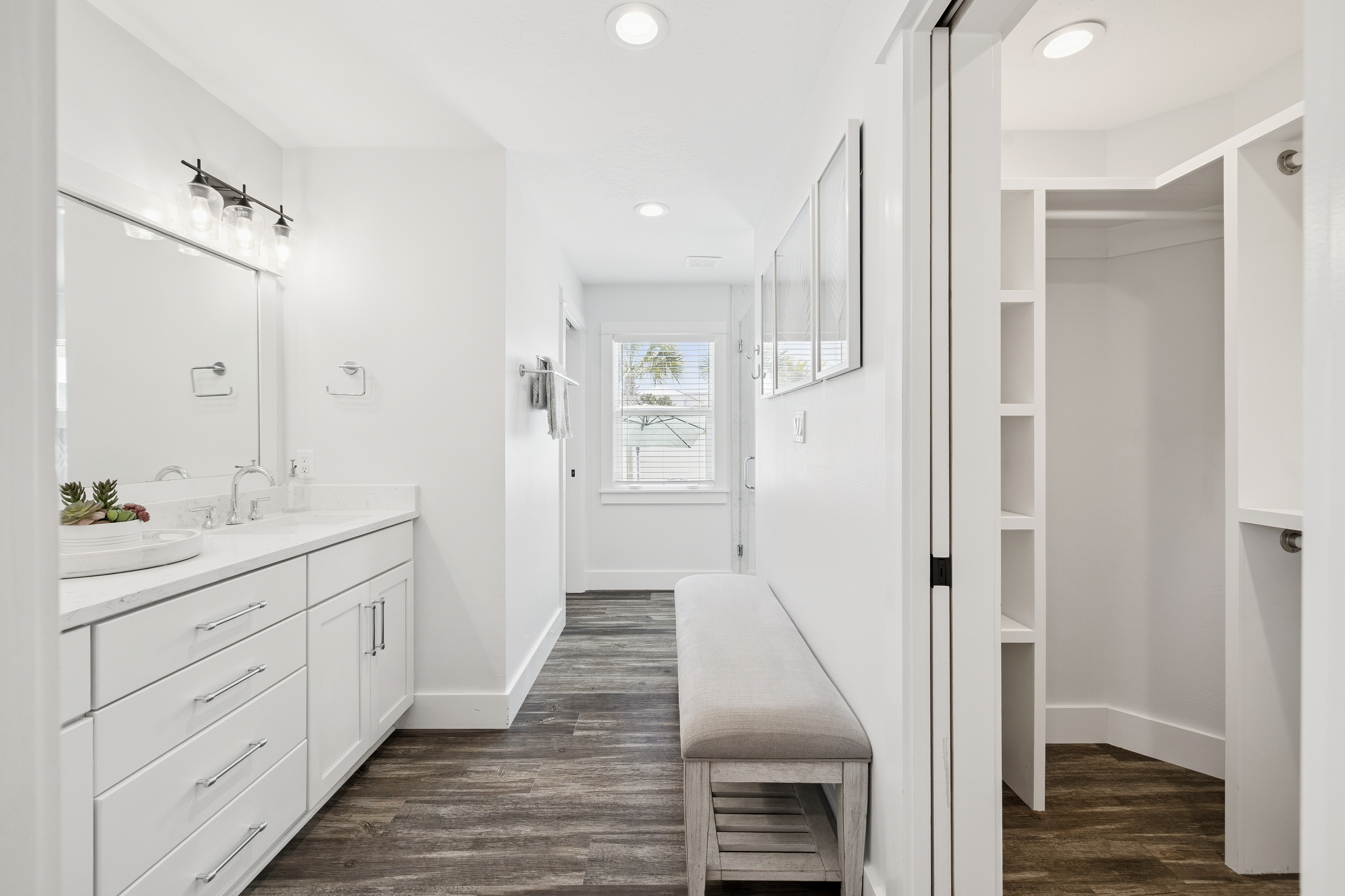  Completely Renovated Home On Half-Acre Lot Near Gulf Place - 物件實景