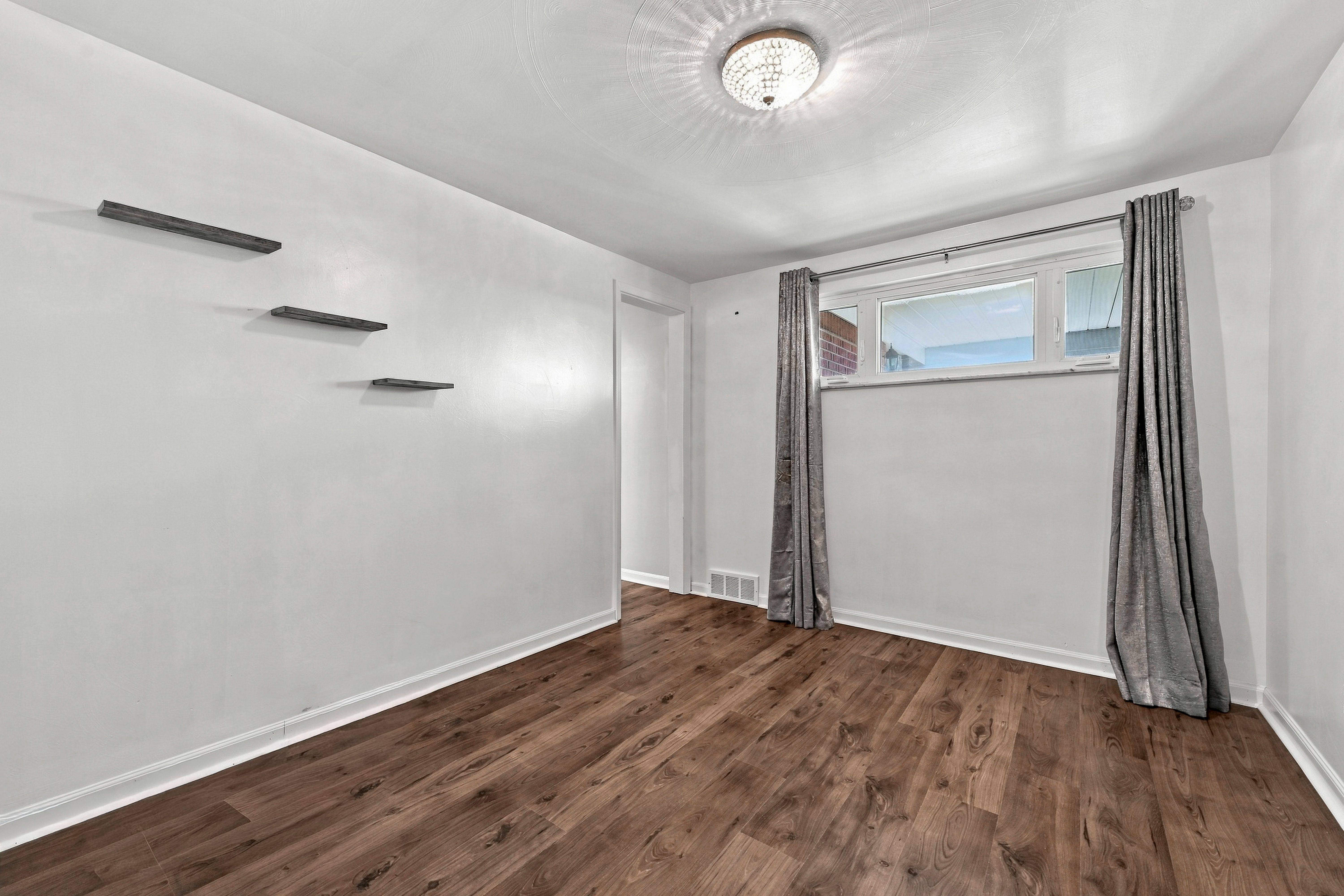  16 South Rolling Hills Avenue, Irwin, PA 15642 - 物件實景