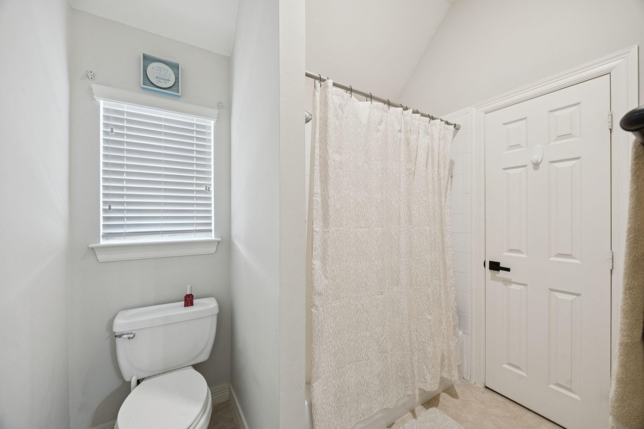 League City, Texas, 77573, United States, 5 Bedrooms Bedrooms, ,4 BathroomsBathrooms,Residential,For Sale,1868193