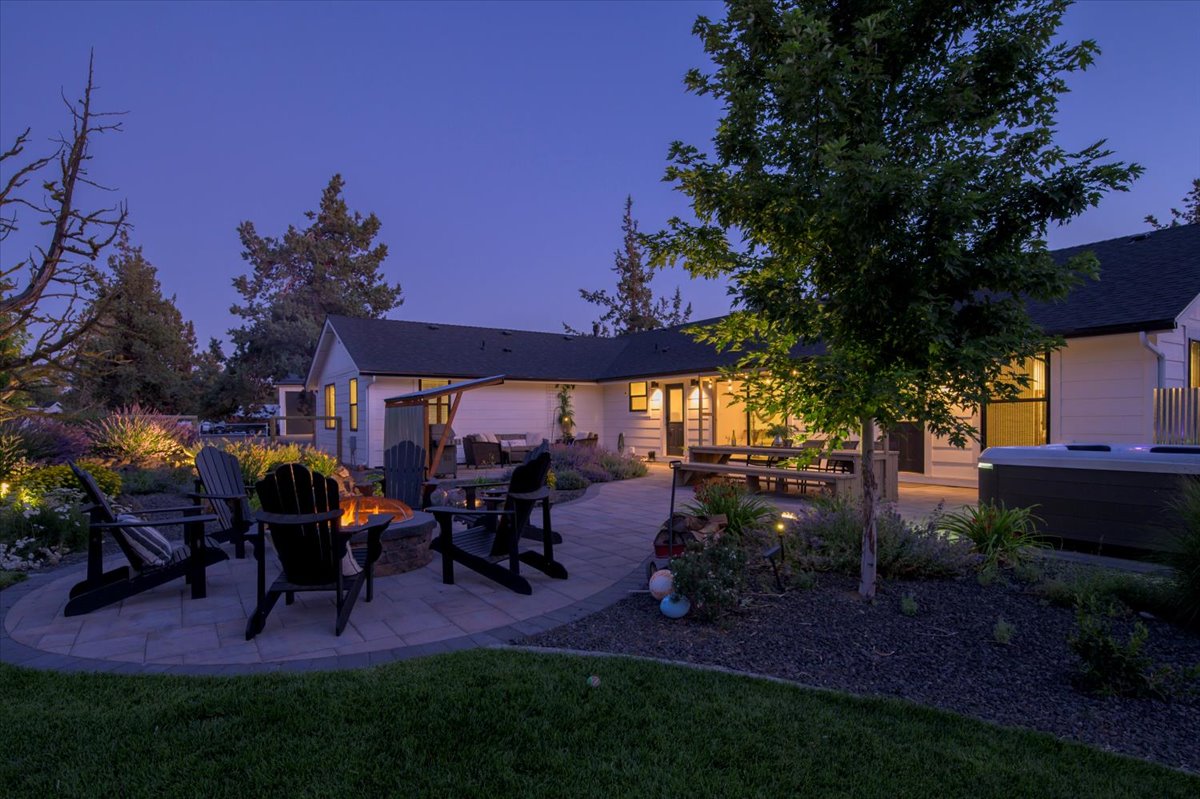 Redmond, Oregon, 97756, United States, 4 Bedrooms Bedrooms, ,3 BathroomsBathrooms,Residential,For Sale,1901092