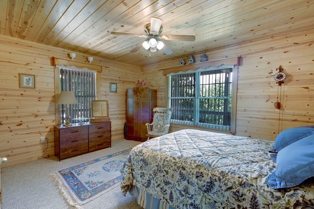 Hiawassee, Georgia, 30546, United States, 2 Bedrooms Bedrooms, ,3 BathroomsBathrooms,Residential,For Sale,1920293