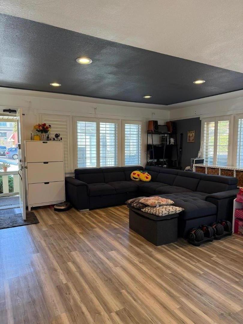 Hayward, California, 94541, United States, 2 Bedrooms Bedrooms, ,1 BathroomBathrooms,Residential,For Sale,1944993