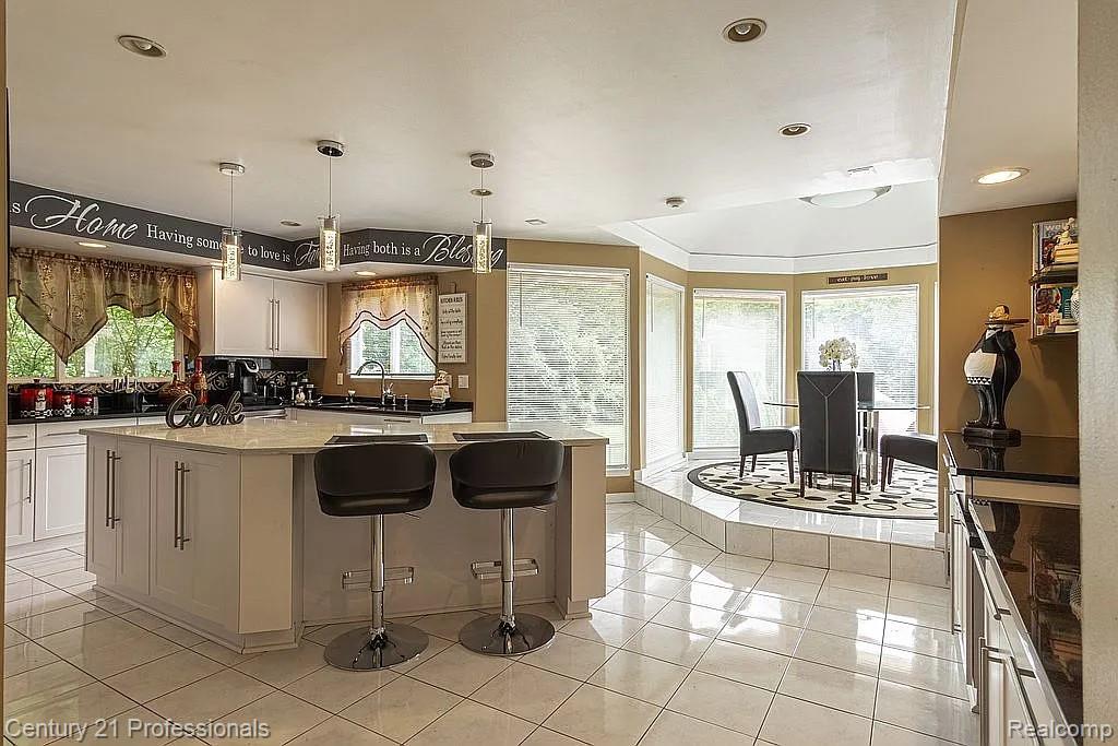 OrchardLake, Michigan, 48323, United States, 5 Bedrooms Bedrooms, ,5 BathroomsBathrooms,Residential,For Sale,1980200